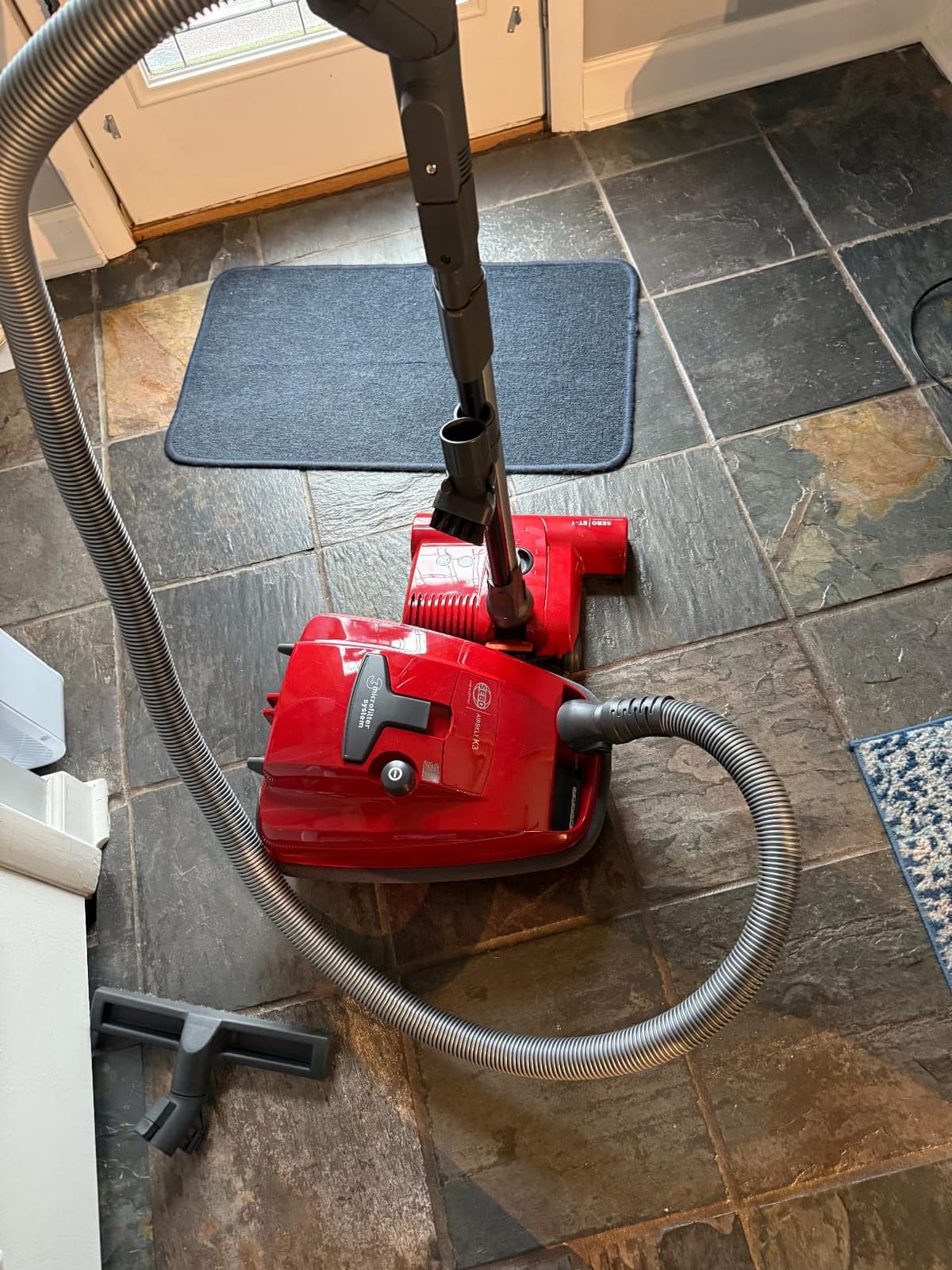 SEBO 9687AM AIRBELT K3 Premium Canister Vacuum Cleaner with 7-Year Motor Warranty, Comes with Powerful ET-1 Powerhead for Pets and Carpeting + Parquet Brush, 37-Foot Operating Radius, Made in Germany customer photo 2