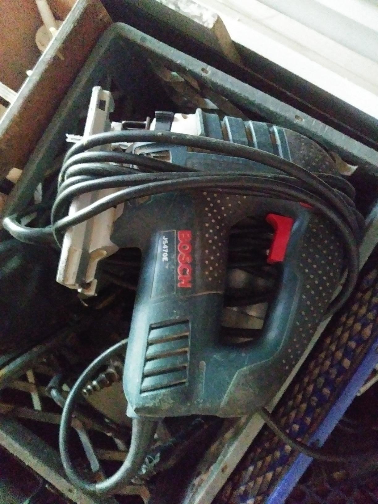 BOSCH Top-Handle Jig Saw 7.0 Amp, 3,100 SPM, 45 Degree Beveled Cuts, Variable-Speed Control, Ergonomic Design, Corded Jigsaw Tool (JS470E) customer photo 2