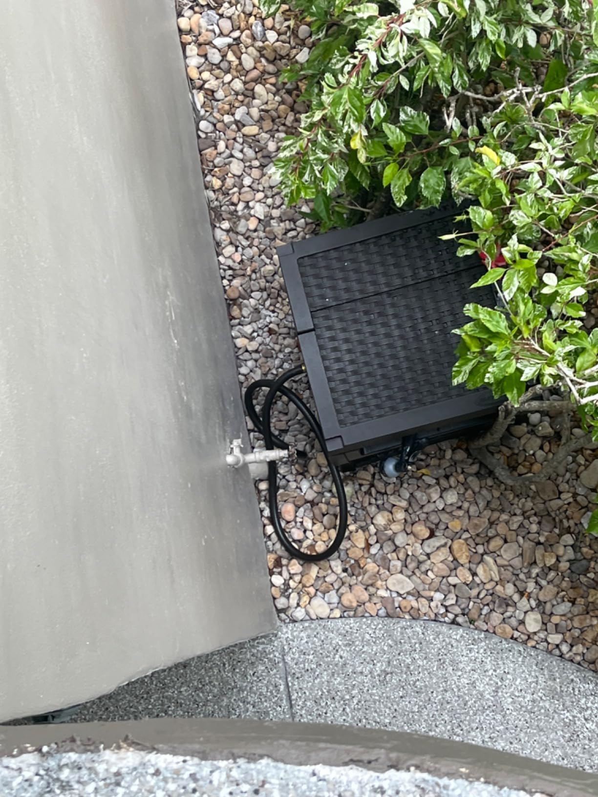Suncast Hose Reel with Smart Trak Hose Guide, Water-Tight Connection, Durable Resin Construction, 225' Hose Capacity, Brown, Made in the USA customer photo 2