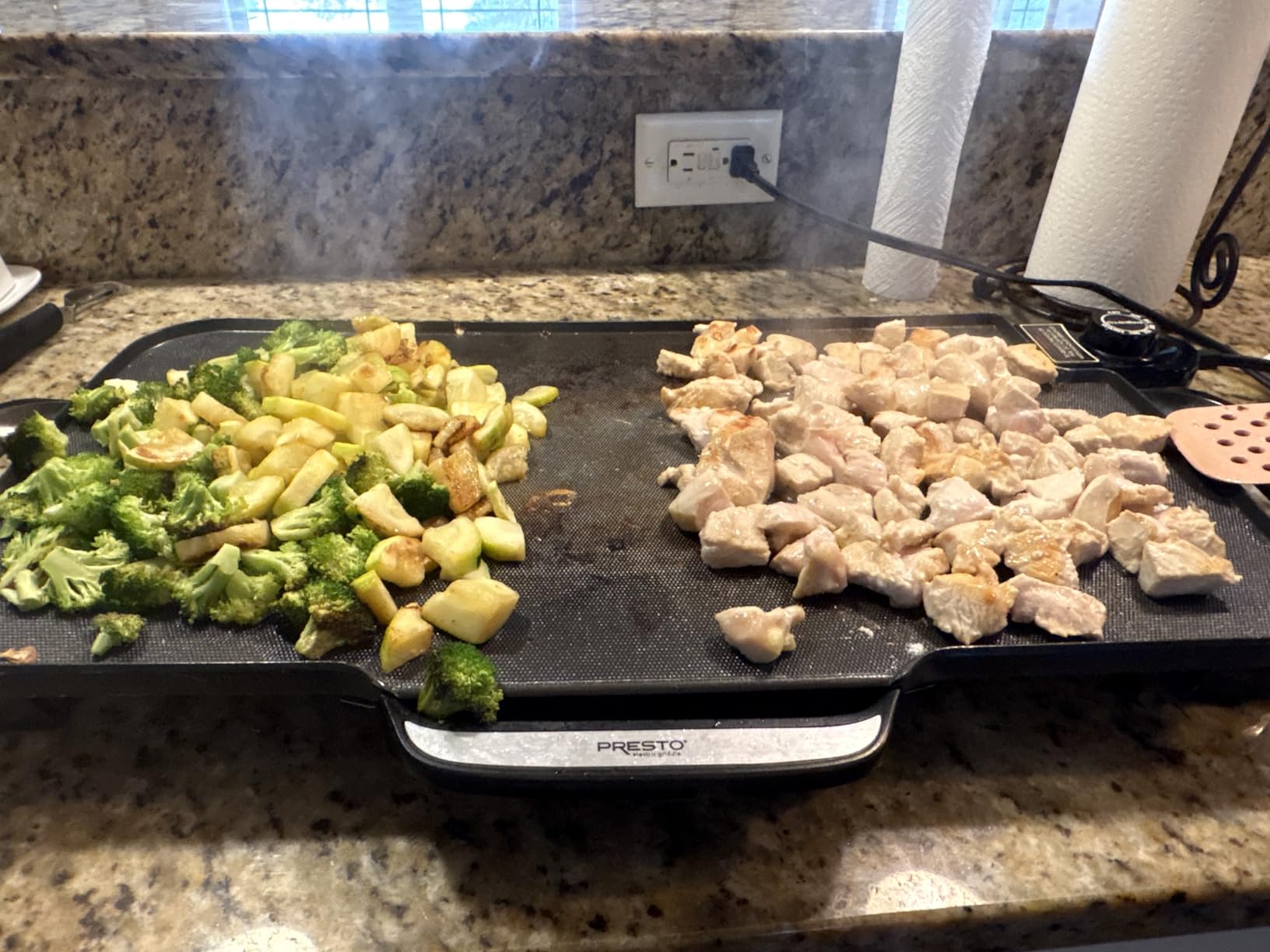 Presto 07061 22-Inch Electric Griddle with Removable Handles, Extra-Large Nonstick Ceramic Surface, Black customer photo 1