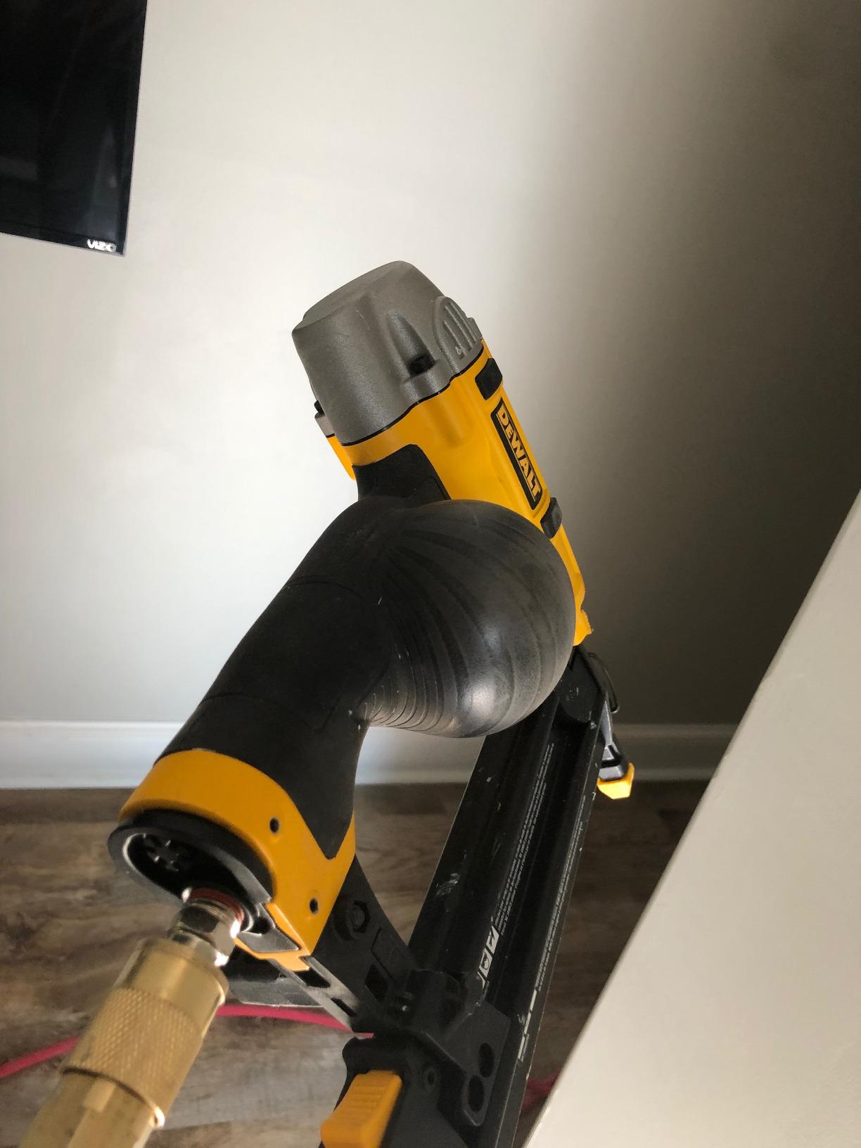DEWALT Brad Nailer Kit, 18GA, 5/8-Inch to 2-Inch, Pneumatic (DWFP12231) customer photo 2