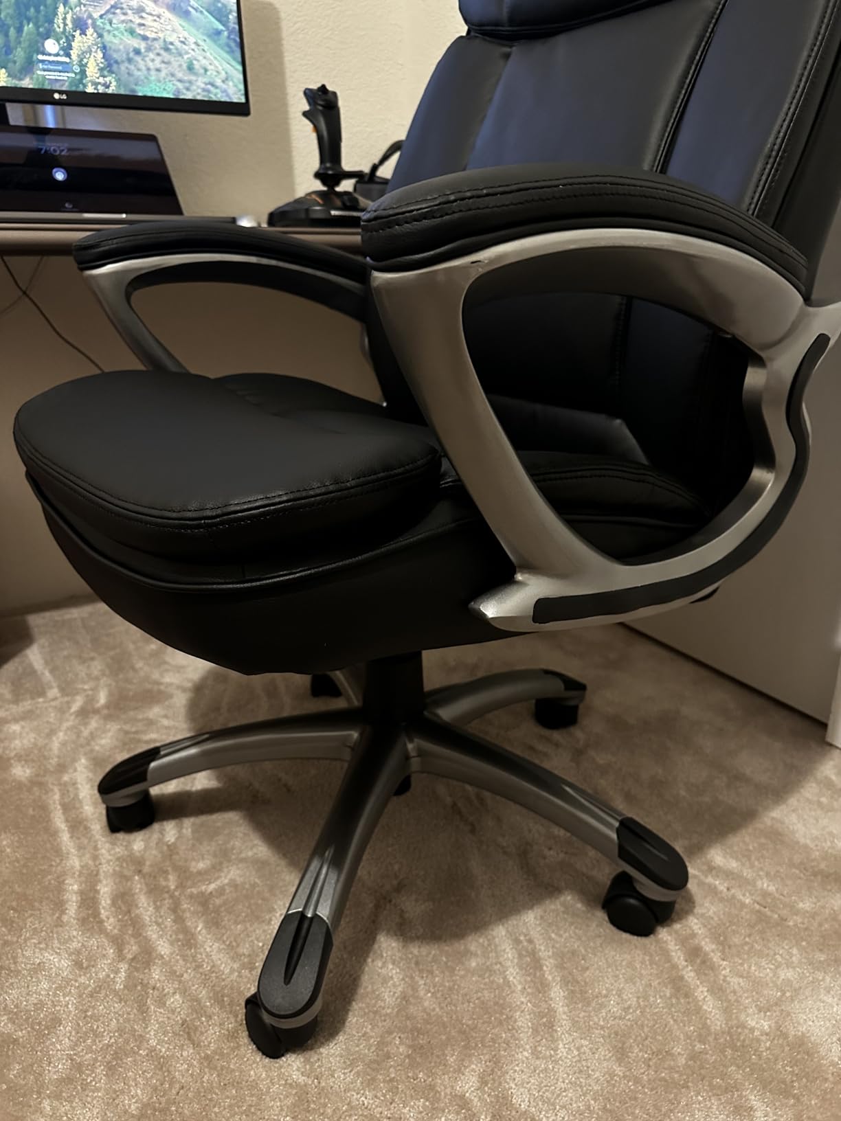 Serta Fairbanks Big and Tall Executive Office Chair - Ergonomic High Back Computer Desk Chair with Lumbar Support, Memory Foam Seat Cushion, Padded Armrests, Bonded Leather, 350 lb Capacity - Black customer photo 1