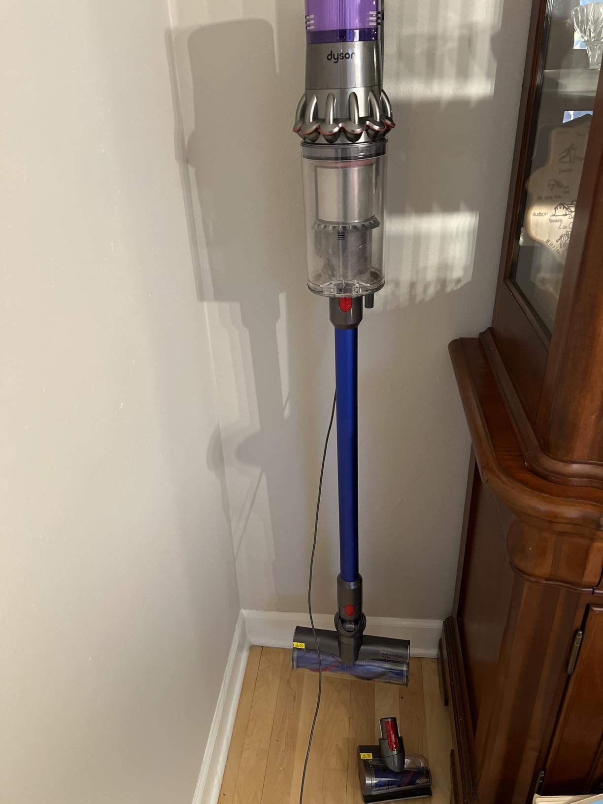 Dyson V11 Origin Cordless Vacuum, 185AW, 3 Power Modes, Up to 60 Minutes, Deep Cleans Hard Floors and Carpets, Detangles Pet Hair, Converts to Handheld customer photo 2