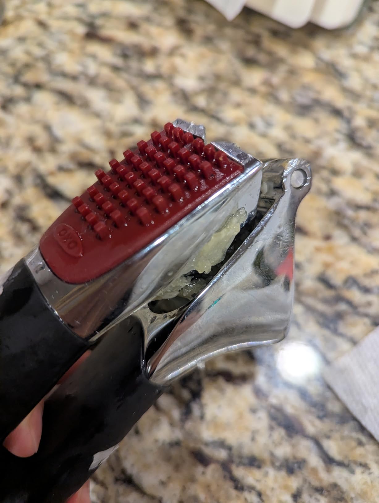 OXO Good Grips Heavy Duty Garlic Press, Die-Cast Zinc, Black customer photo 1