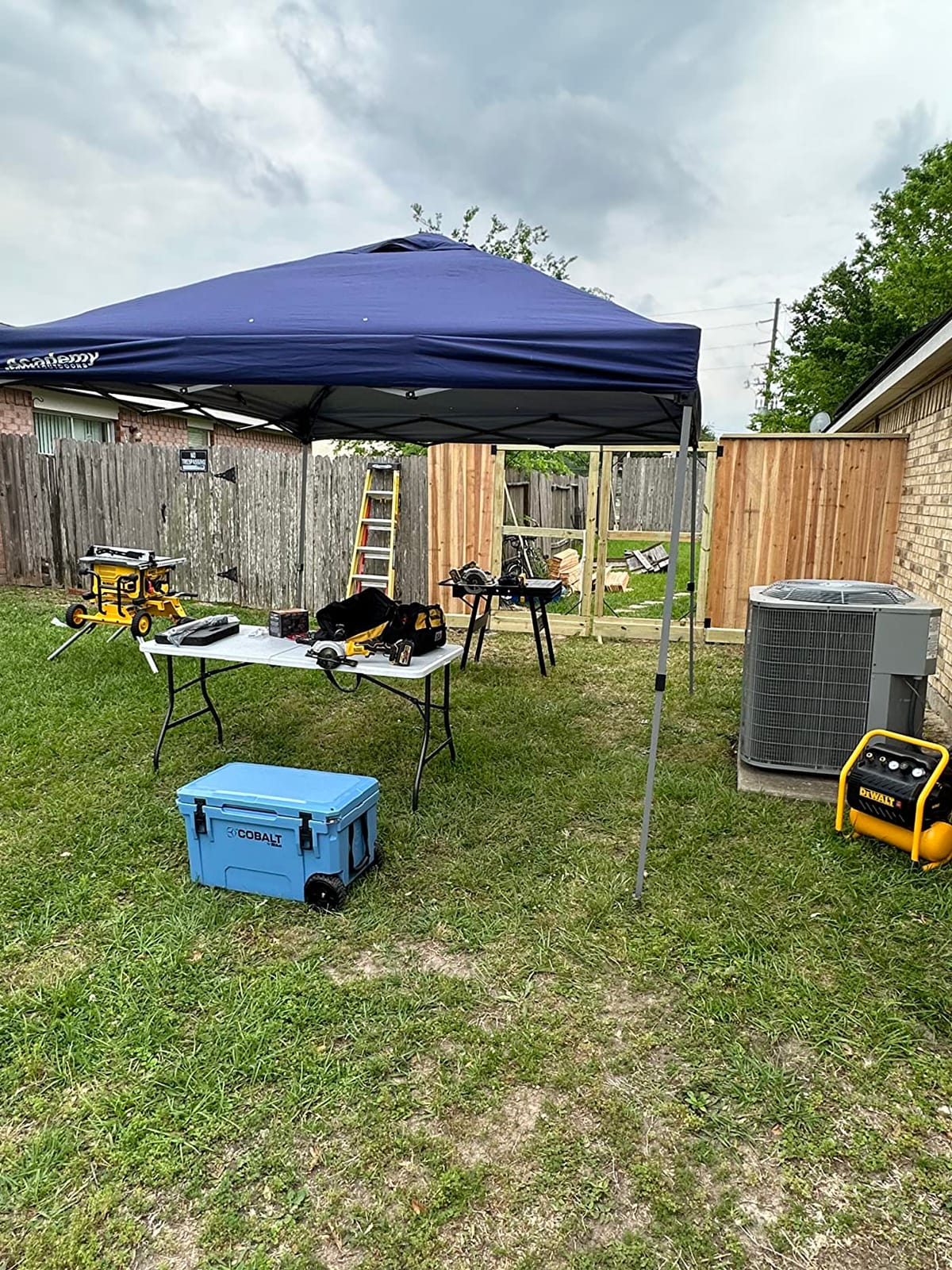 DEWALT Air Compressor for Trim, 200-PSI Max, Quiet Operation (DWFP55130) customer photo 1