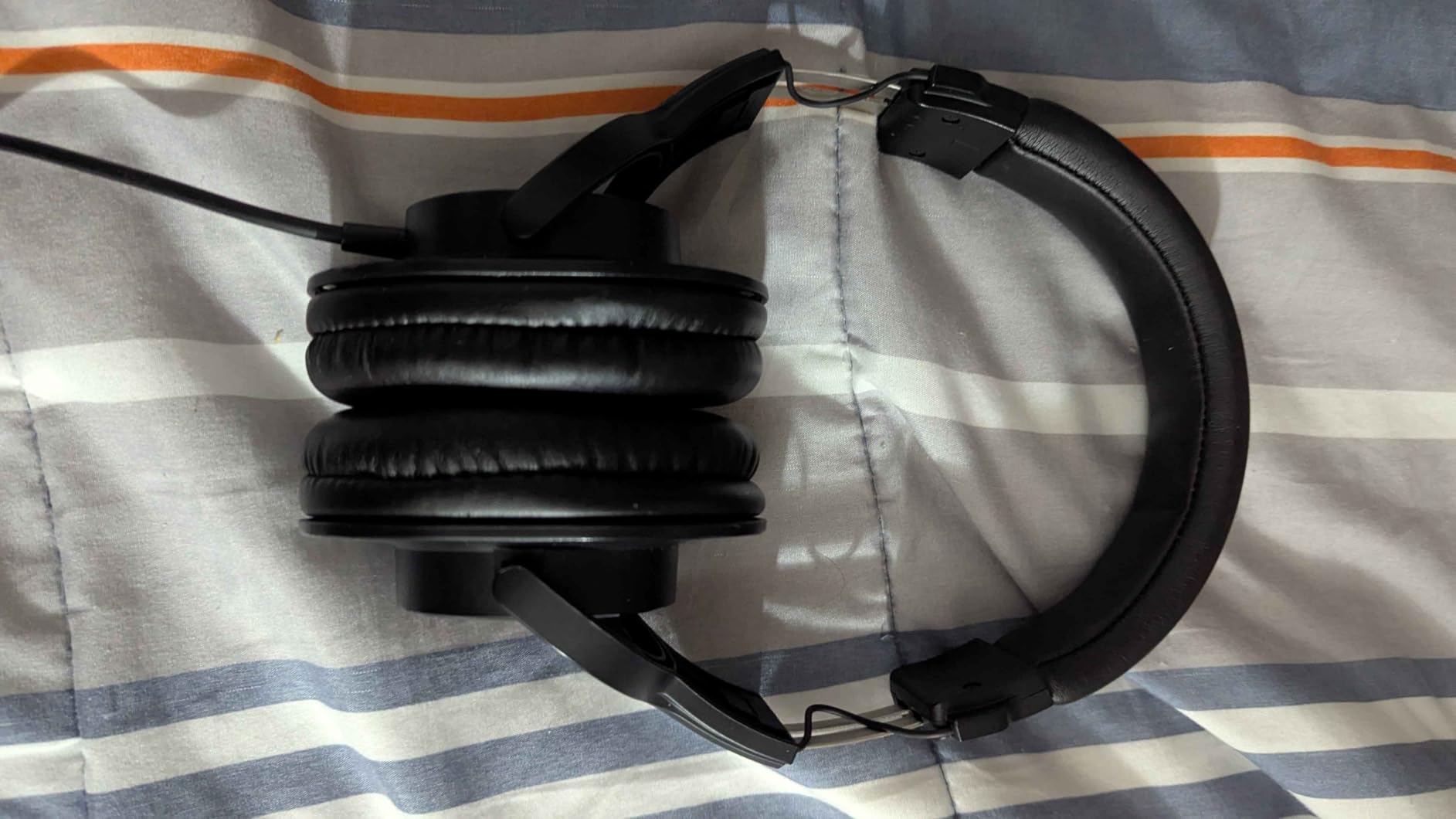 Audio-Technica ATH-M20x Professional Studio Monitor Headphones, Black customer photo 2