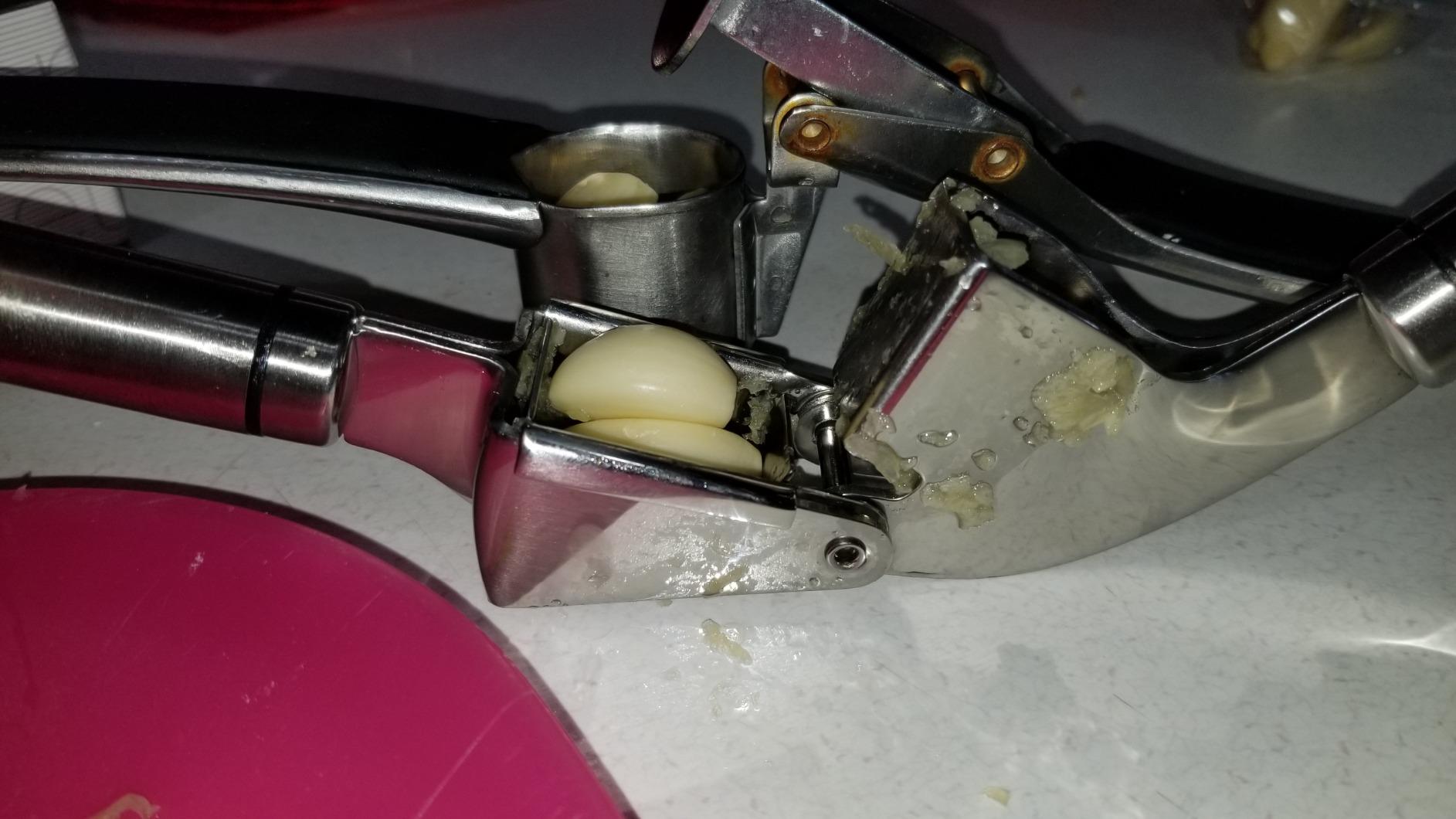 Alpha Grillers Garlic Press Stainless Steel, Mincer, Crusher & Peeler customer photo 1