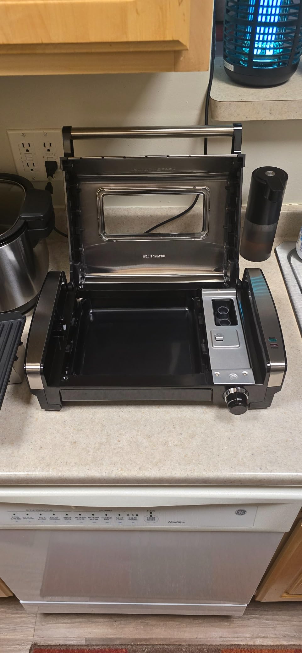 Hamilton Beach Electric Indoor Searing Grill With Lid & Viewing Window | Adjustable Temperature Control To 450°F | 118 sq. in. PFAS-Free Removable Non-Stick Cooking Surface | Stainless Steel customer photo 1
