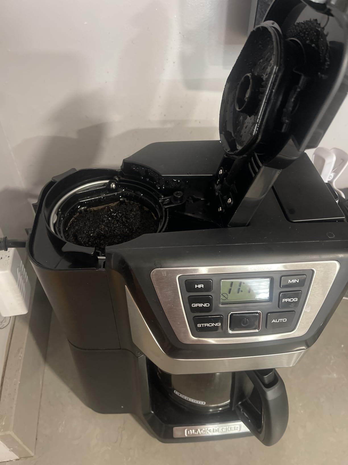 BLACK+DECKER 12-Cup Grind and Brew Coffee Maker | 12-cup grind and brew coffee maker with built-in grinder, programmable timer, and Sneak-A-Cup feature customer photo 2