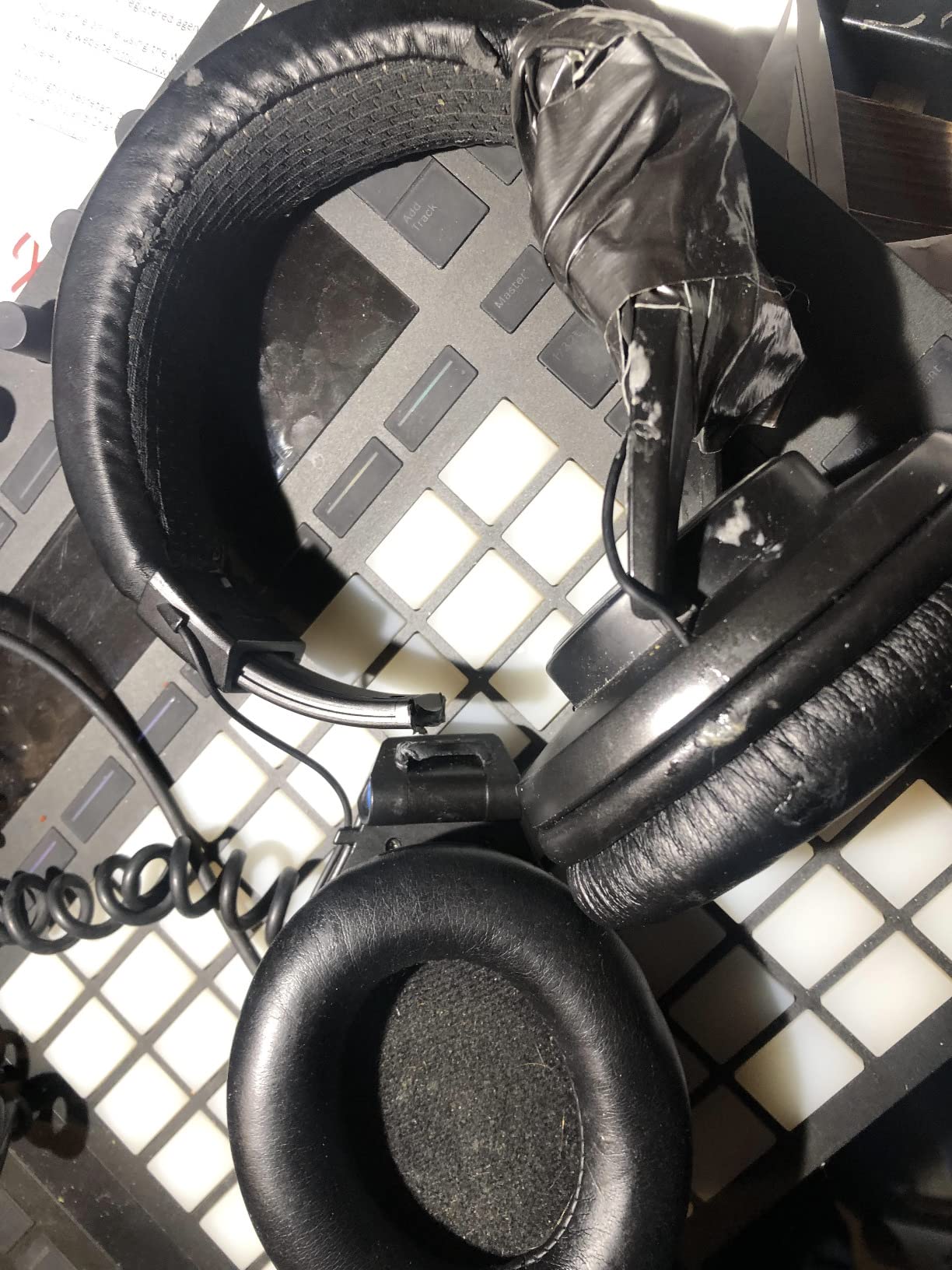 Shure SRH840A Over-Ear Wired Studio Monitoring Headphones, Closed-Back for Critical Listening customer photo 2