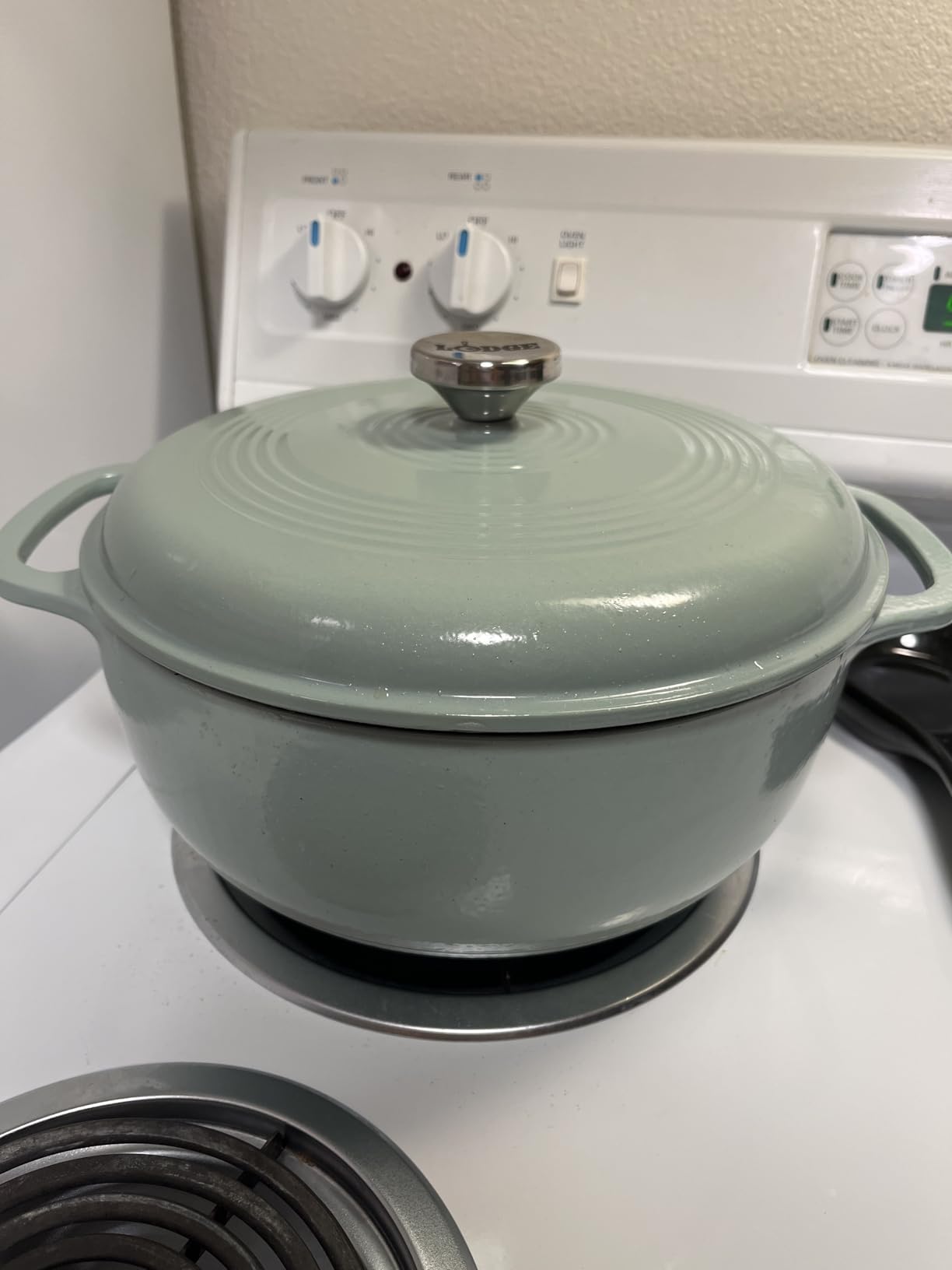 Lodge Essential Enamel Cast Iron Dutch Oven 6 Quarts - Perfect for Bread Baking, Braising, Marinating & Slow Cooking, Features Moisture-Sealing Lid & Dual Handles, Kitchen Essentials, Oyster White customer photo 1
