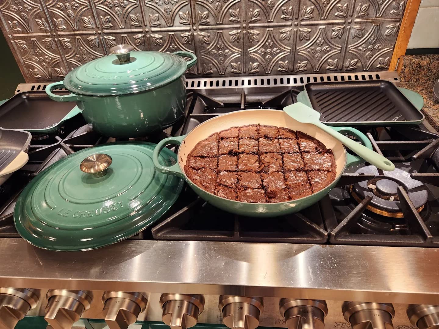 Le Creuset Enameled Cast Iron Signature Round Dutch Oven, 7.25 qt., Cerise customer photo 2