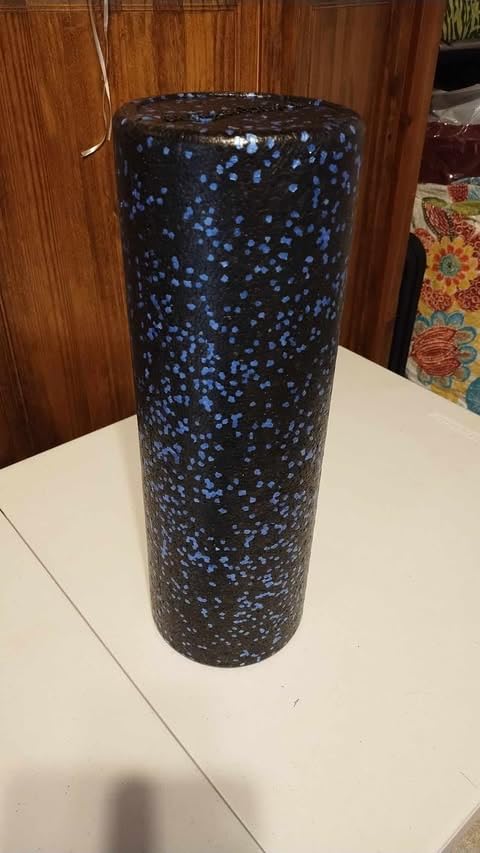 Amazon Basics High-Density Foam Roller for Exercise and Recovery, 18 Inches, Black customer photo 2