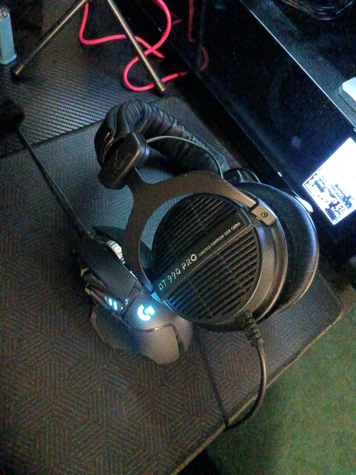 beyerdynamic DT 990 PRO Studio Headphones (250 Ohm, Black) | Open Back, Over Ear, Wired Professional Mixing, Music Production, Editing, Audiophile customer photo 1