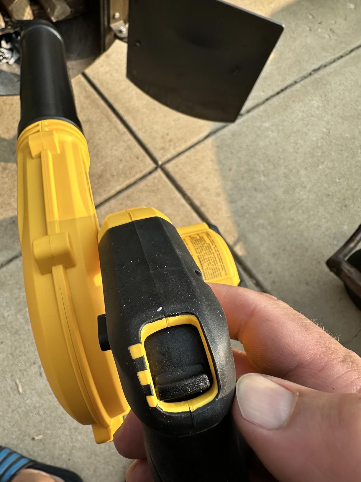 DEWALT 20V MAX Blower, 100 CFM Airflow, Variable Speed Switch, Includes Trigger Lock, Bare Tool Only (DCE100B) customer photo 2