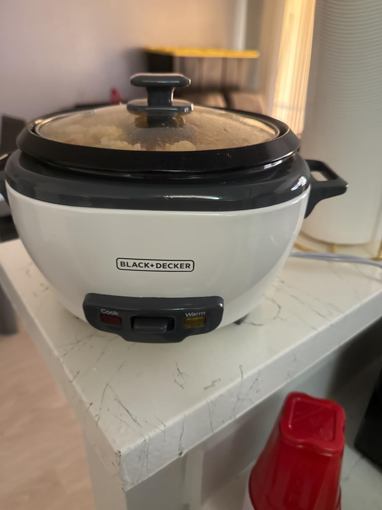BLACK+DECKER Rice Cooker 6-Cup (Cooked) with Steaming Basket, Removable Non-Stick Bowl, White customer photo 2