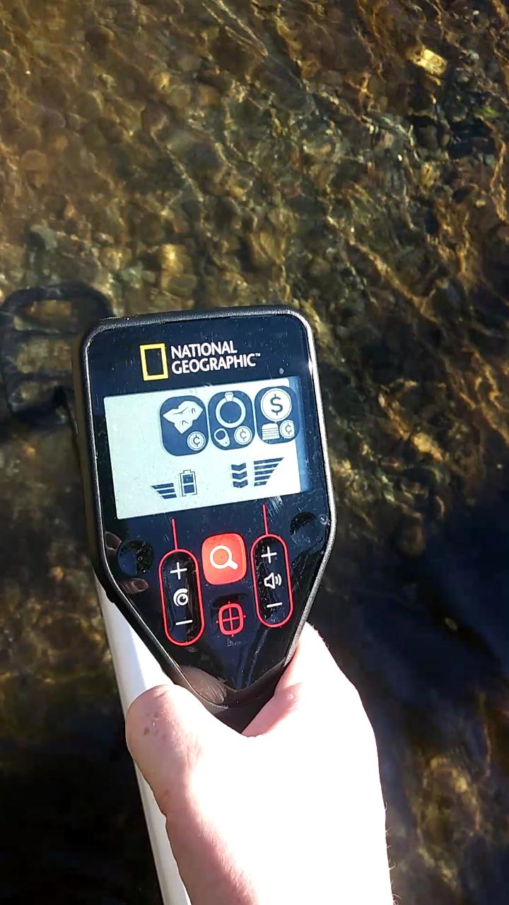 National Geographic PRO Series Metal Detector and Pinpointer Set | Large 10-Inch Waterproof Coil, Pinpointer, Lightweight Collapsible Design, Treasure Hunting for Kids and Adults, Easy Travel customer photo 1