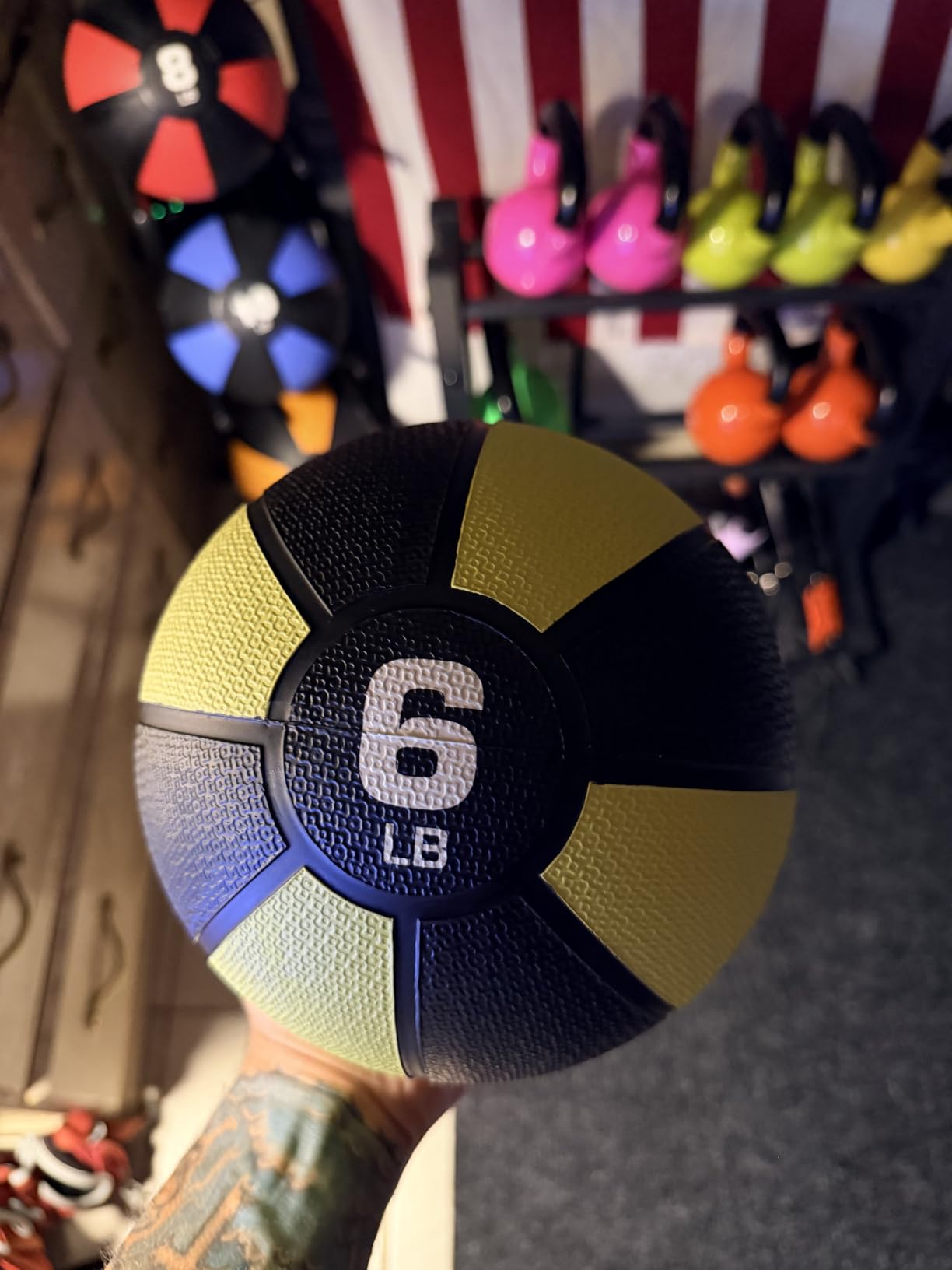 Amazon Basics Weighted Medicine Ball for Core Strength, Strength Training, Full-Body Workouts and Balance Exercises customer photo 1