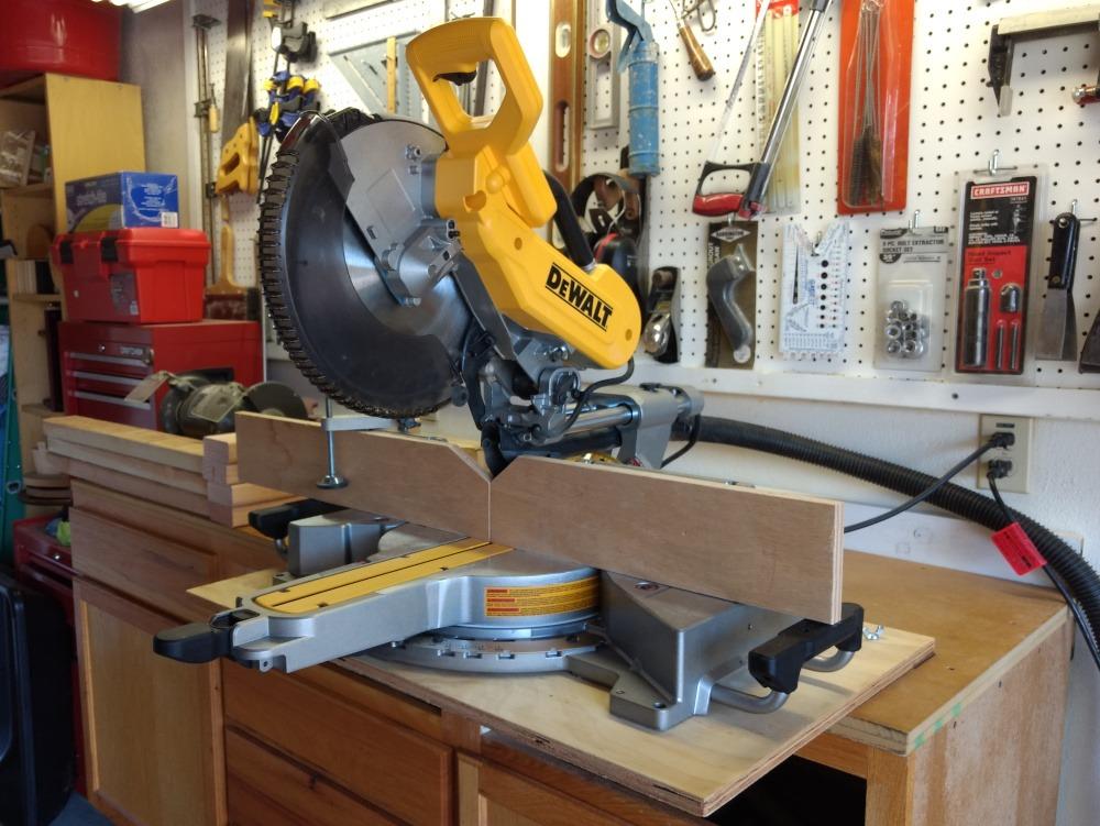 DEWALT Miter Saw, 12 Inch Double Bevel Sliding Compound Miter Saw, Includes Blade Wrench and Clamp, Increased Crosscut Capacity, Powerful 3800 RPM Motor 15 Amp (DWS779) customer photo 1