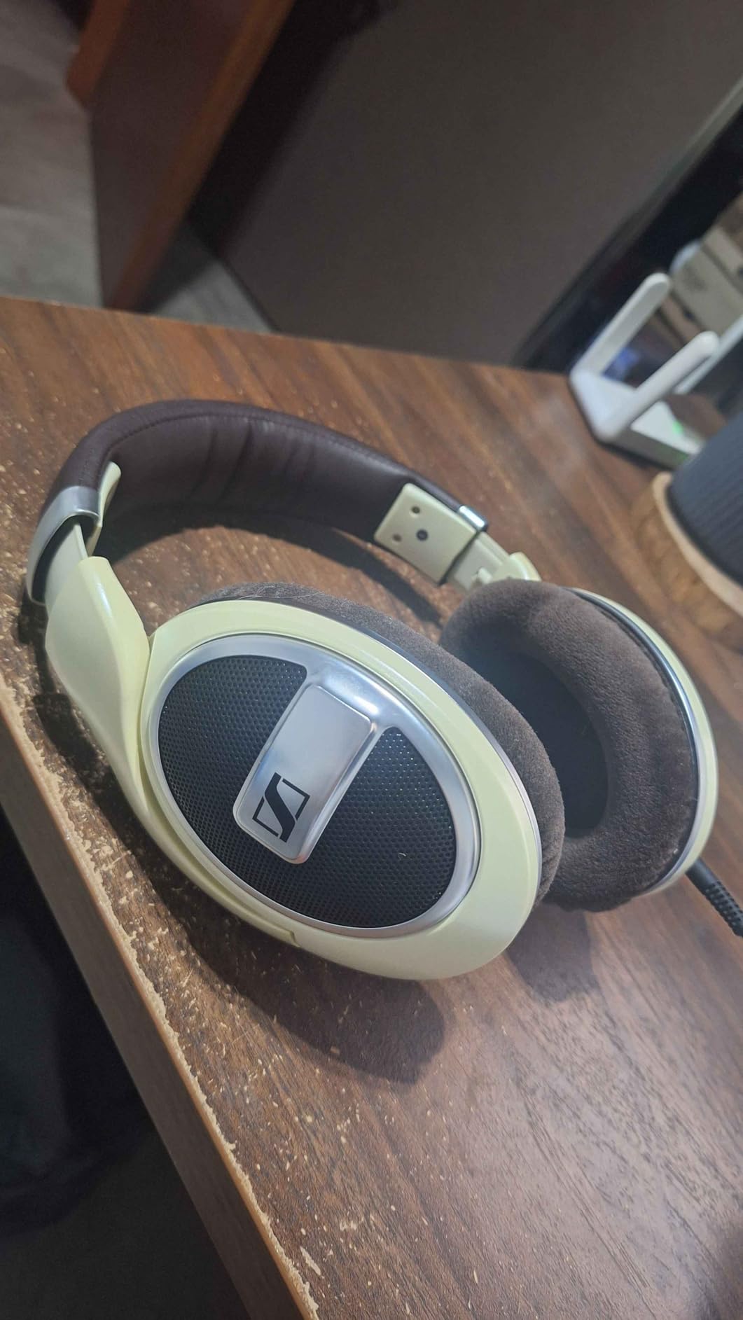 SENNHEISER HD 599 Open Back Headphone, Ivory customer photo 1
