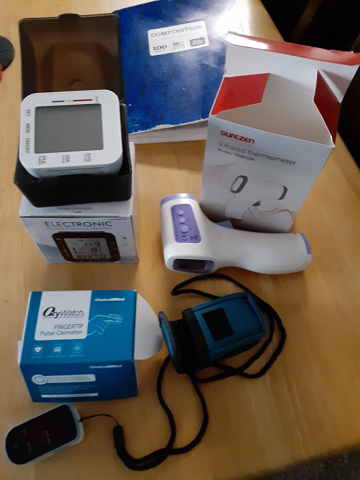 CHOICEMMed Finger Pulse Oximeter, Blood Oxygen Saturation Monitor, Fingertip O2 Sensor with LED Display, Pulse Rate Reader, Portable SpO2 Monitor with Batteries, Carry Case & Lanyard, Blue customer photo 1