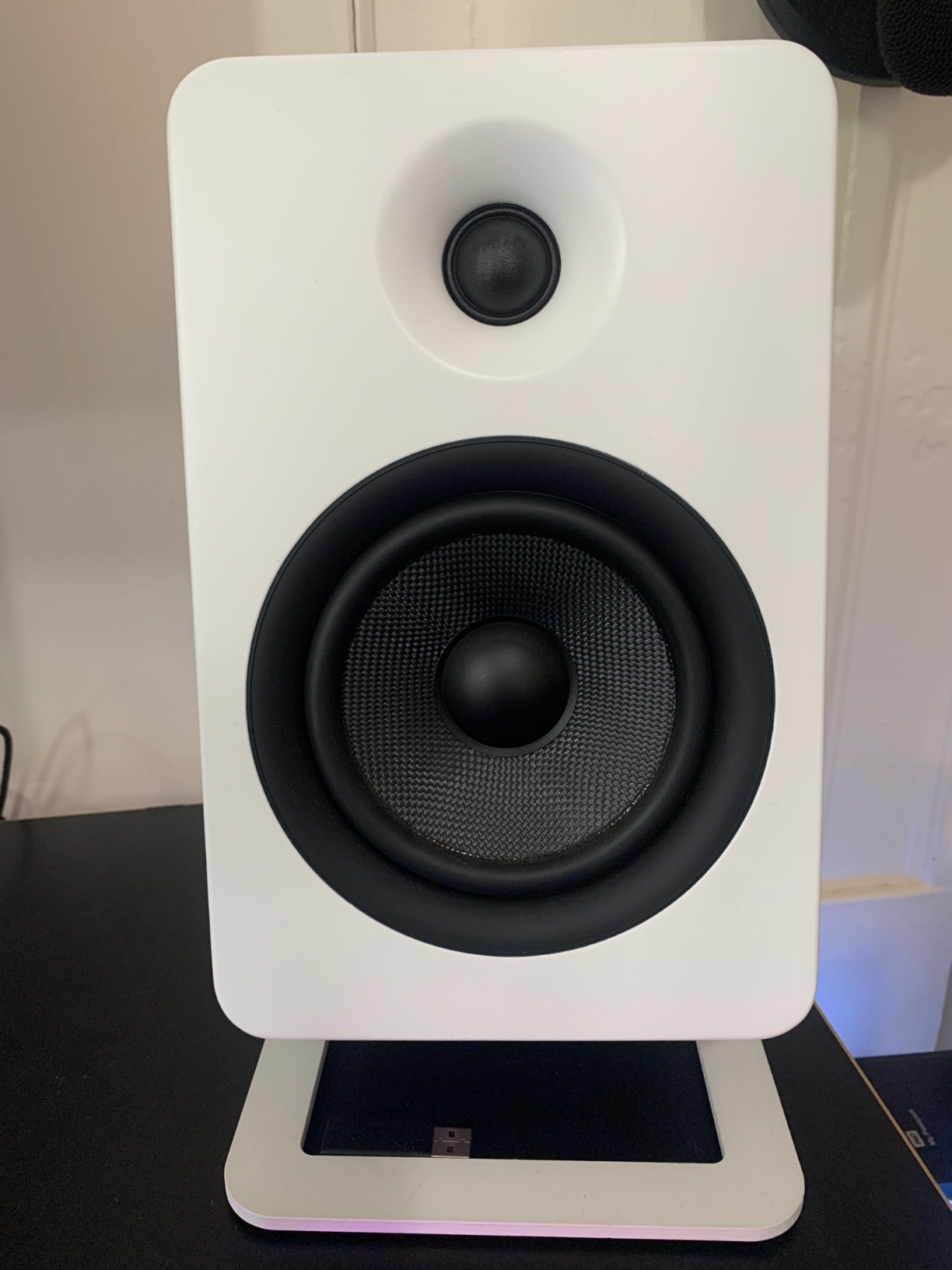 Kanto YU6 Powered Speakers with Bluetooth and Phono PREAMP - Matte Black - Pair customer photo 2