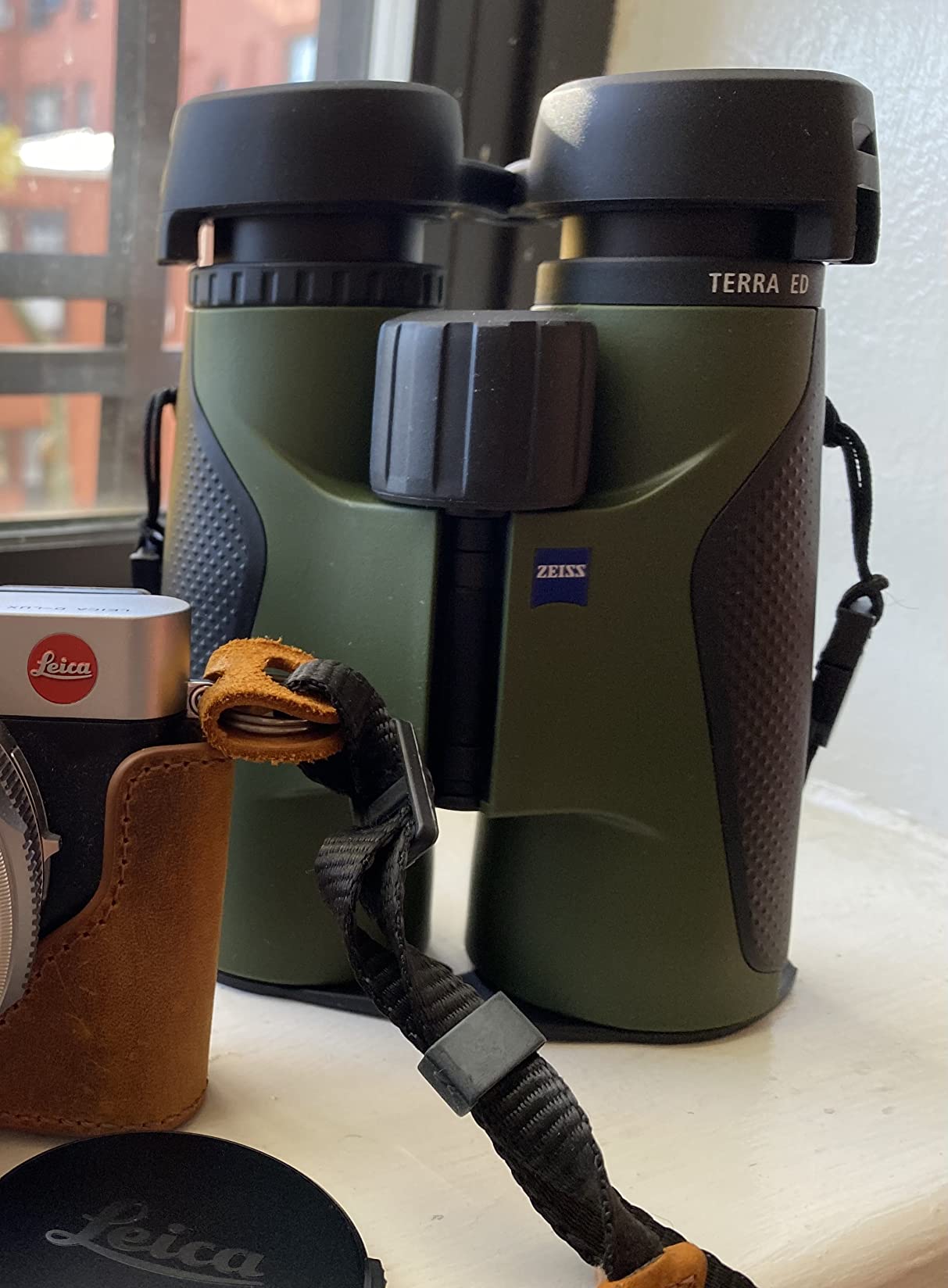 ZEISS Terra ED Binoculars 10x42 Compact, Waterproof and Fast Focusing, Grey | Coated Glass for Optimal Clarity in all Weather Conditions for Bird Watching, Hunting, Travel and Sightseeing customer photo 1