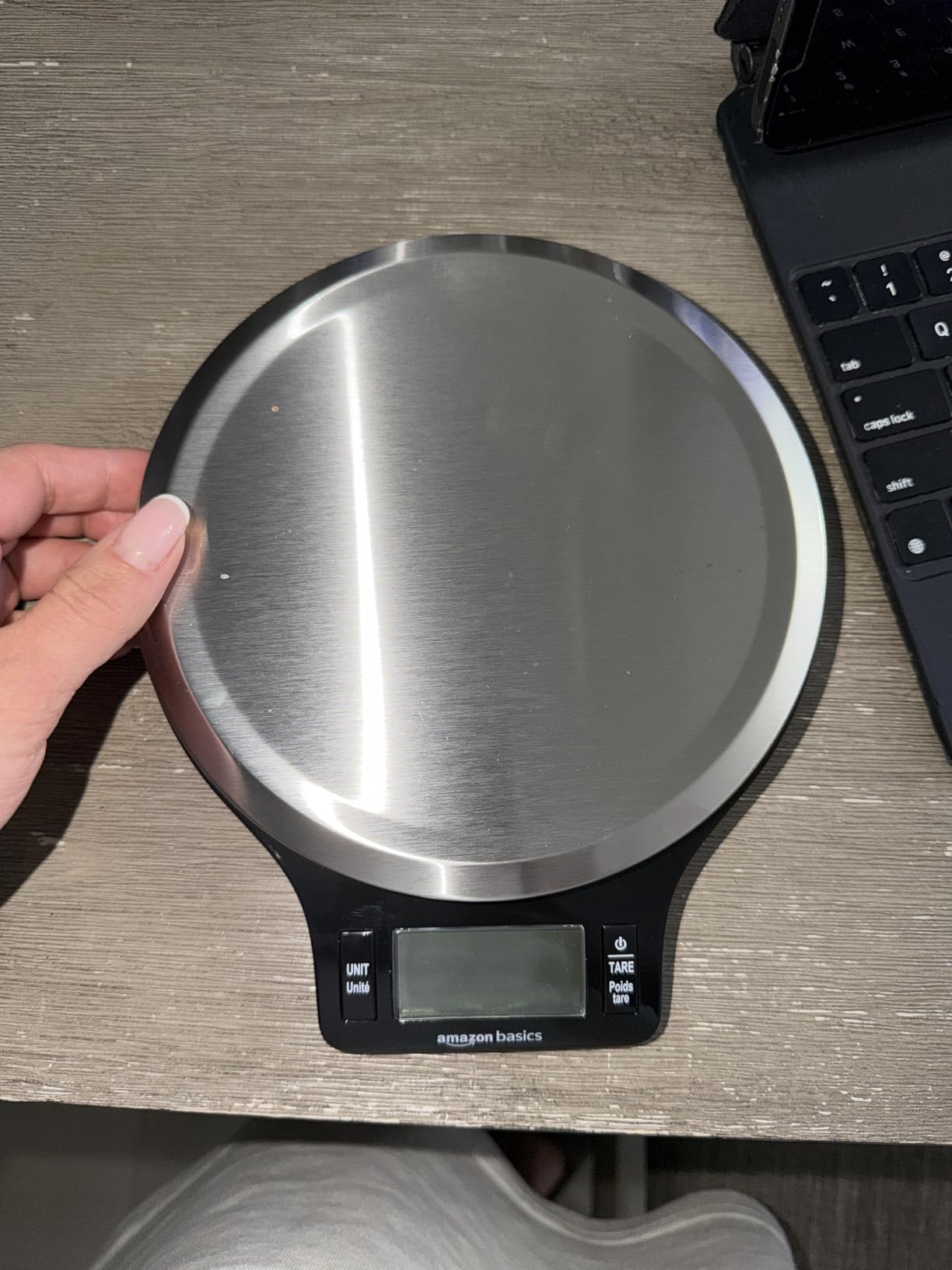 Amazon Basics Digital Kitchen Scale with LCD Display, Tare Function, Multiple Units, Weighs up to 11 Pounds, Batteries Included, Black and Stainless Steel customer photo 1