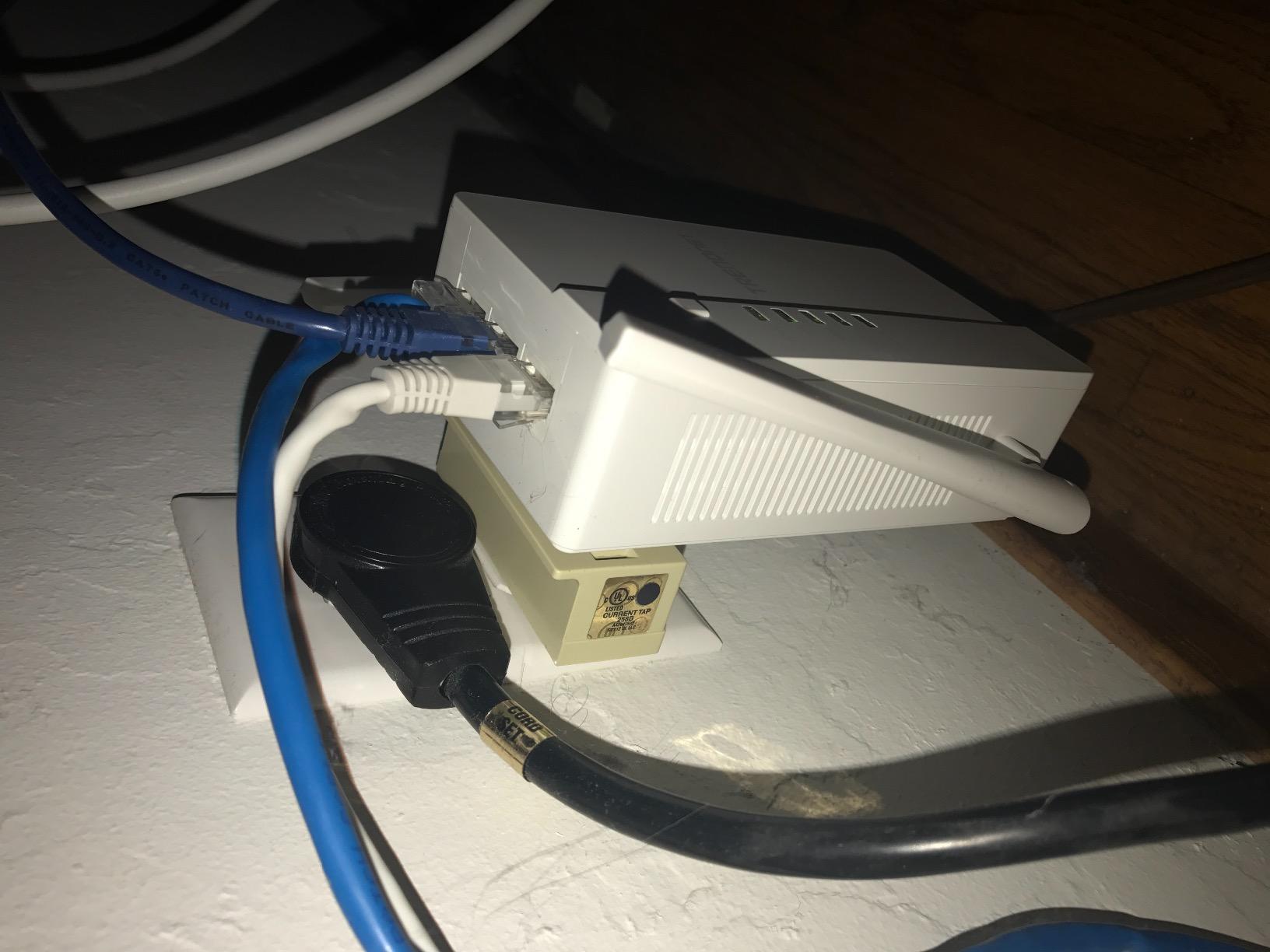 TRENDnet TPL-430AP Wi-Fi Everywhere Powerline 1200 AV2 with AC1200 Wireless Access Point customer photo 1