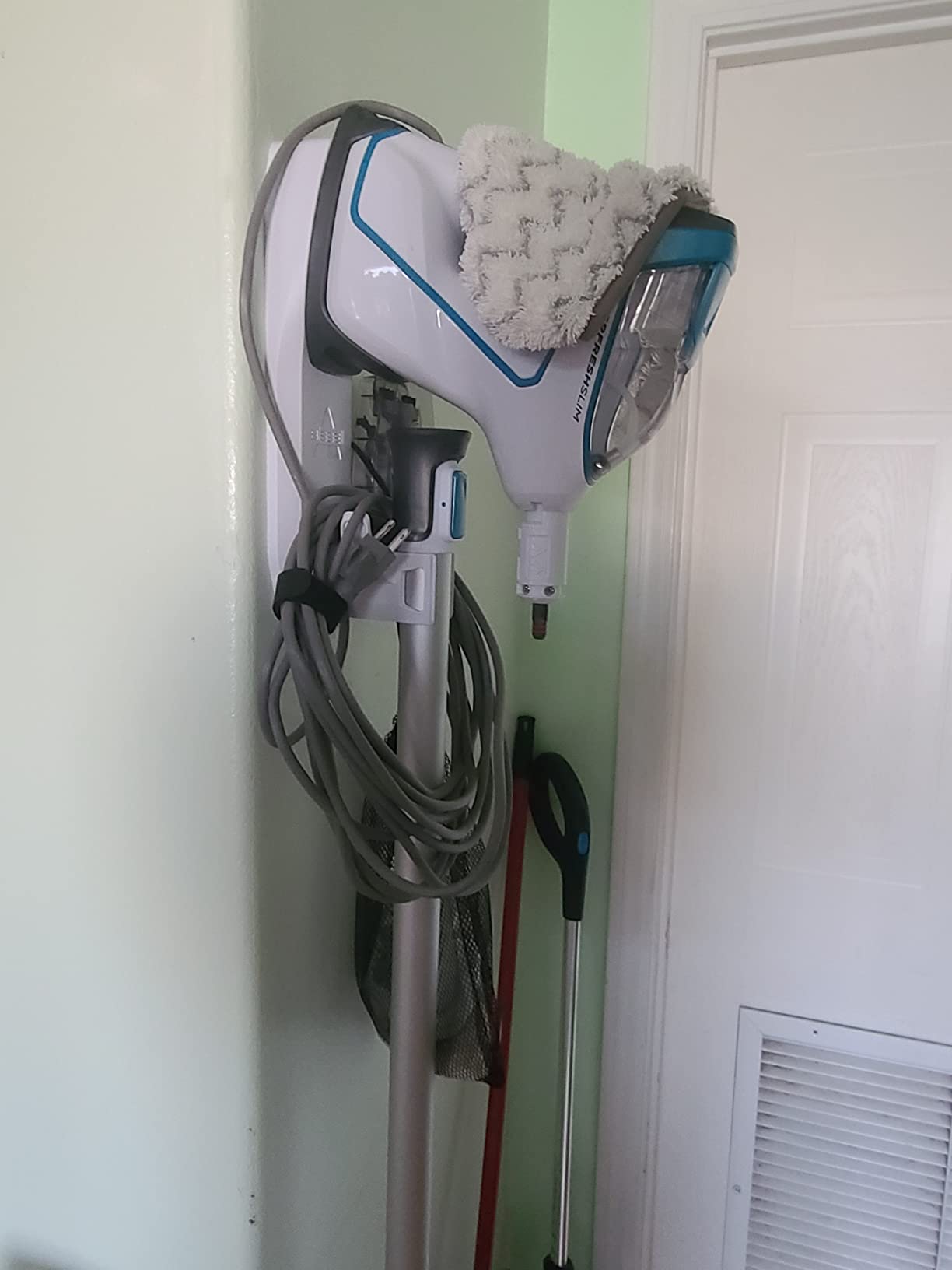 BISSELL PowerFresh Slim 3‑in‑1 Steam Mop & Handheld Steamer, Extension Wand, On‑Board Tool Kit, Multi‑Surface Cleaner for Sealed Hard Floors 2075A customer photo 2