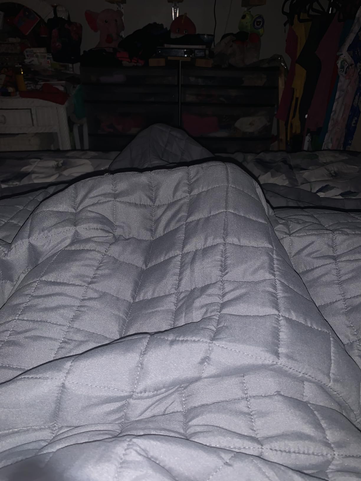 YnM 15lbs Weighted Blanket for Adults, Breathable Heavy Bed Throw Blanket with Cooling Glass Beads for All Season Use, Ideal for One Person of 140lbs (60x80 Inches, Queen Bed, Dark Grey) customer photo 1