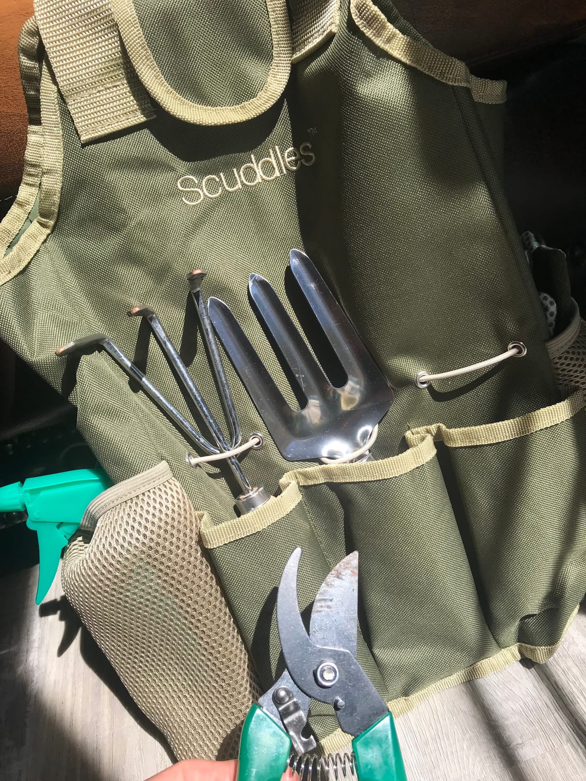 Scuddles Premium Gardening Kit for Women - 10 Stainless Steel Tools with Ergonomic Handles, Tote Bag, Kneeling Pad, Shears, Gloves, Rake, Trowel & Shovel - Garden Set for Planting, Pruning & Gifts customer photo 2