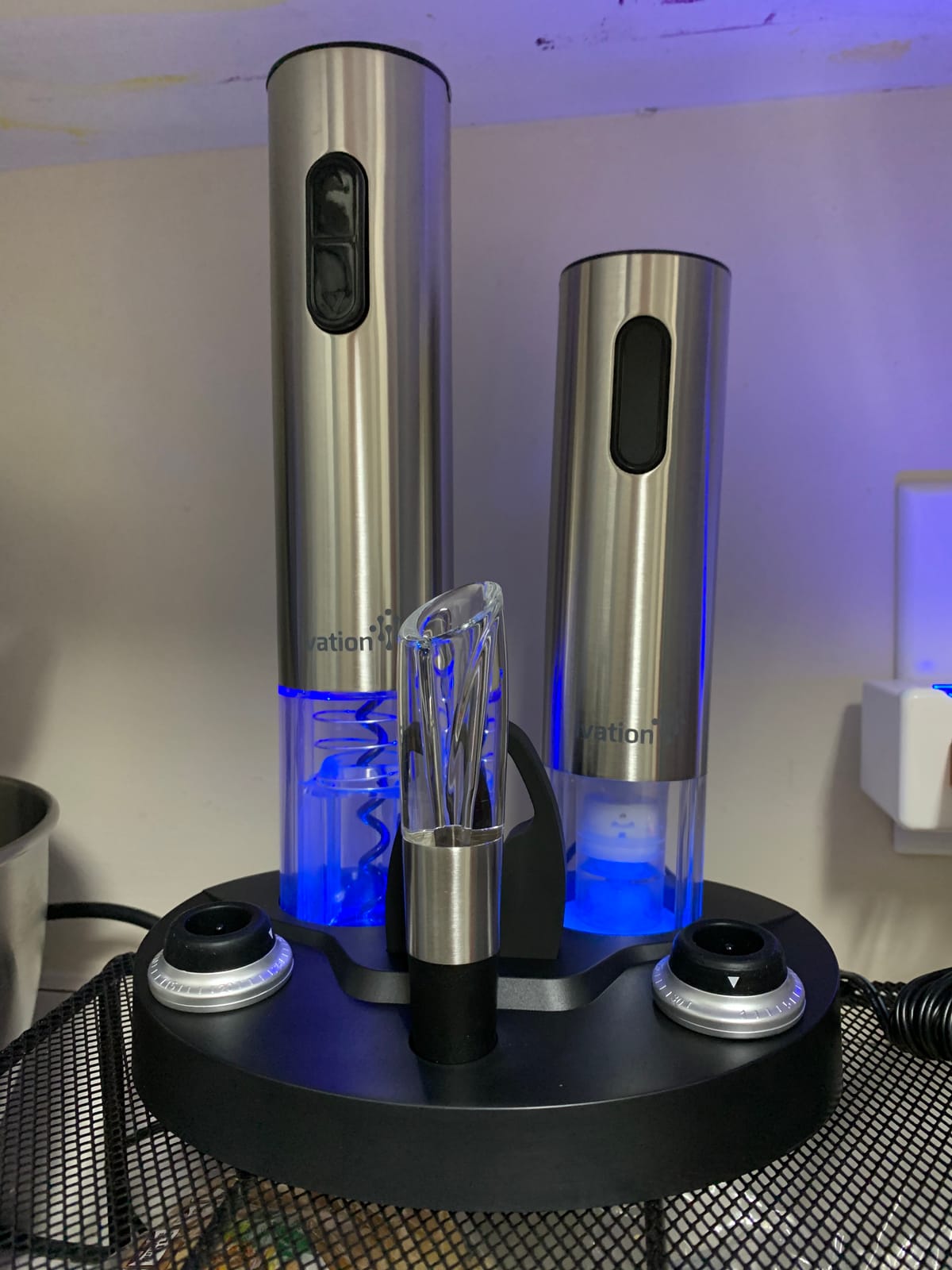 Ivation Electric Wine Gift Set - Includes Bottle Opener, Aerator, Vacuum Preserver, Stoppers, Foil Cutter & Charging Base customer photo 1