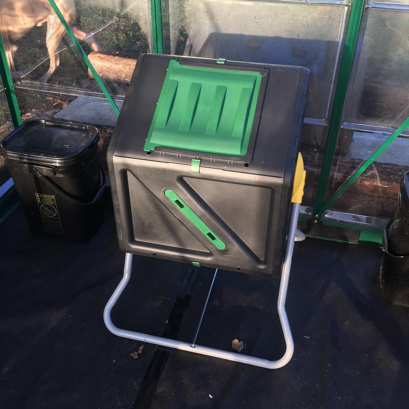 Miracle-Gro Dual Chamber Compost Tumbler - Easy-Turn, Heavy-Duty Outdoor Bin Composter with 2 Sliding Doors (2x18.5 Gal/70L) customer photo 2