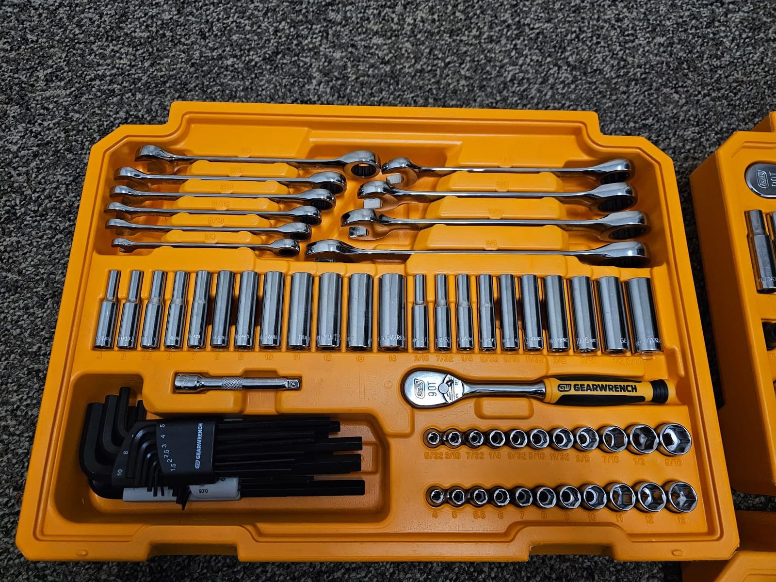 GEARWRENCH Mechanics Tool Set in 3 Drawer Storage Box, 232 Piece customer photo 1