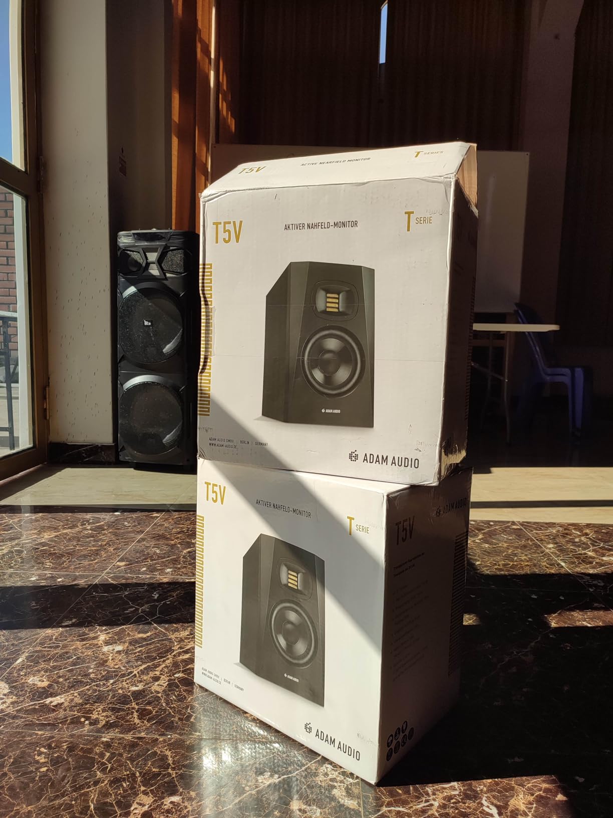 ADAM Audio T5V Studio Monitor for recording, mixing and mastering, Studio Quality Sound (Single) | U-Art 1.9 Tweeter, 5 Polypropylene Woofer, 45hz-25khz, 70W Rms, Xlr and Rca Inputs, Rear Bass-Reflex, T10s-Compatible customer photo 2