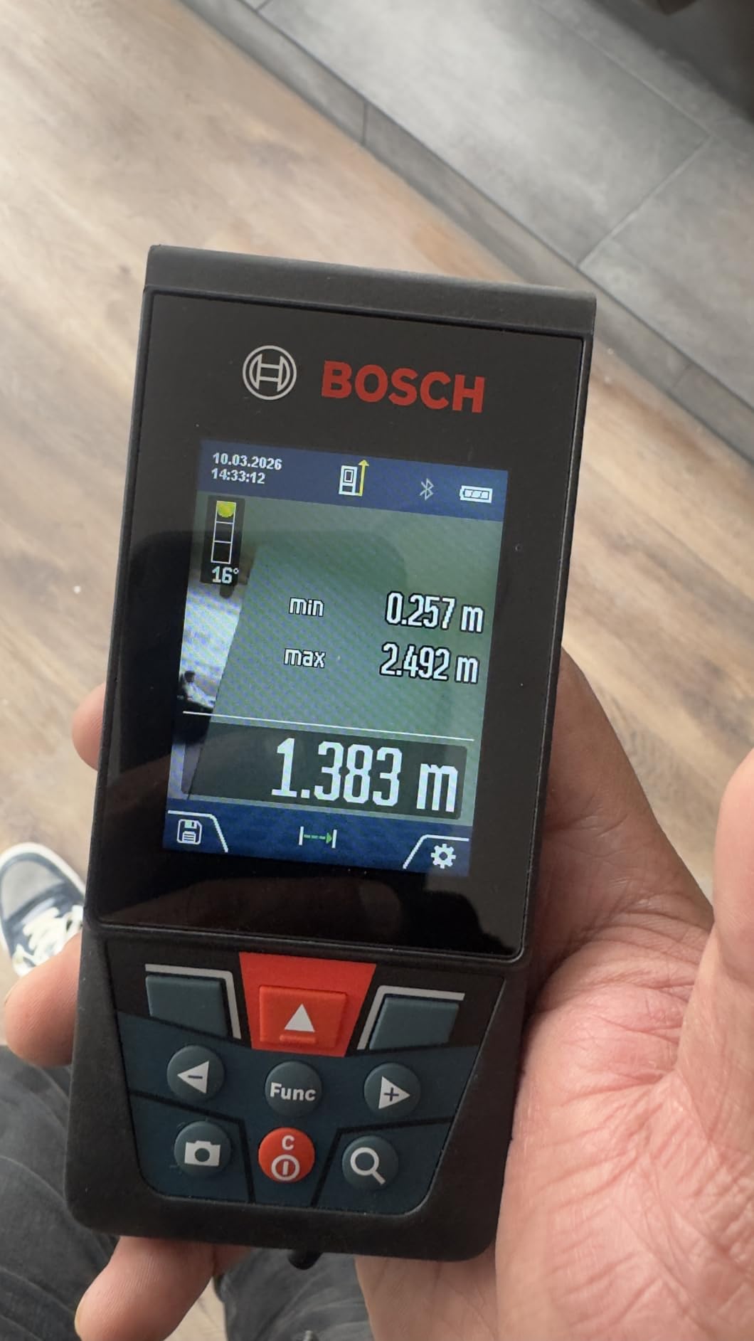 BOSCH GLM400CL 400 Ft Blaze Outdoor Connected Laser Measure, Includes 1.0 Ah 3.7V Lithium-Ion Battery and Charger, Micro USB Cable, Hand Strap, and Pouch customer photo 1