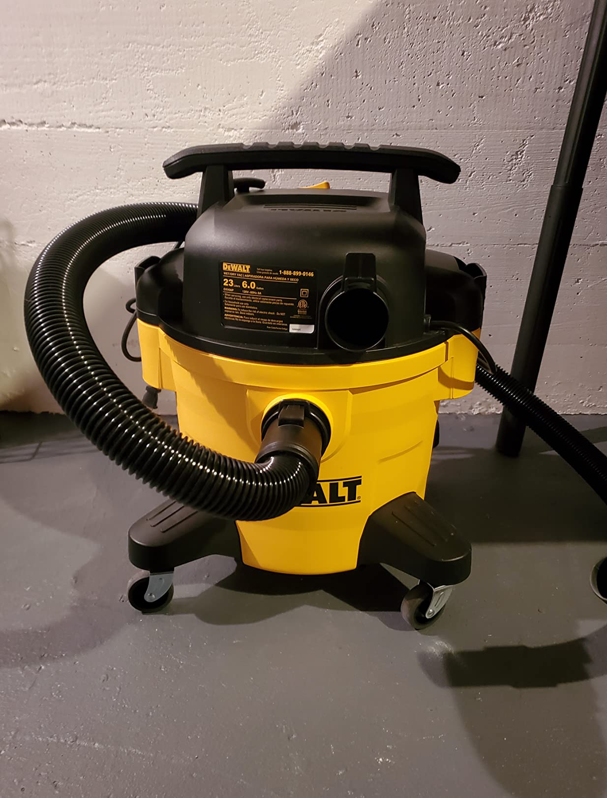 DEWALT Shop Vacuum 6 Gal 4 HP Poly Wet/Dry Vacuum with Blower DXV06P | Wet/Dry/Blower 3-in-1 Portable Poly Tank Shop Vacuum Rubberized Casters Easy Moving Ideal for Garage/Workshop/Jobsite customer photo 1