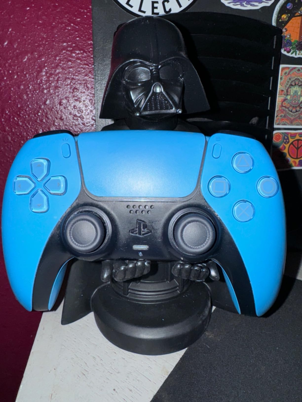 Exquisite Gaming: Star Wars: Darth Vader - Original Mobile Phone & Gaming Controller Holder, Device Stand, Cable Guys, Licensed Figure (Multi-colored) customer photo 1