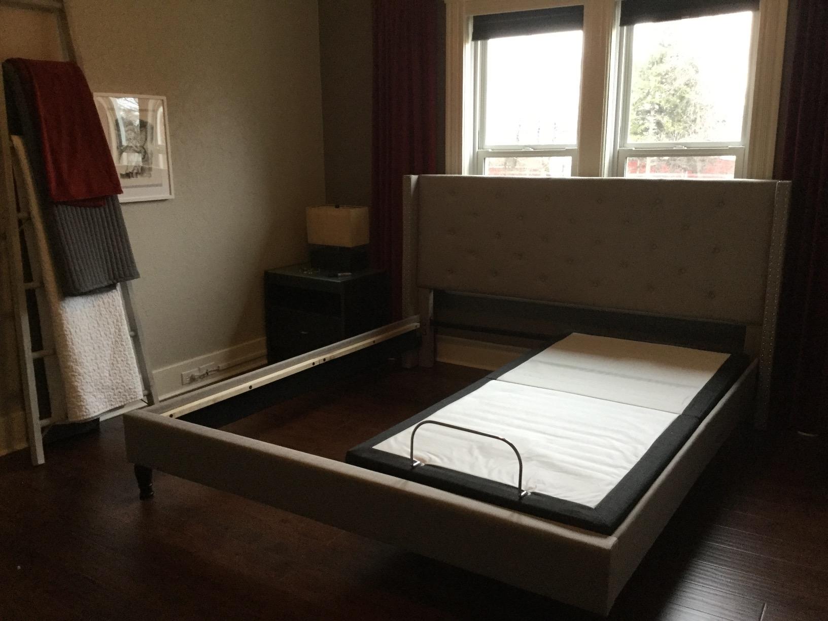 Blissful Nights e4 Queen Adjustable Bed Base Frame with Zero Gravity, Massage Motors, Anti-Snore, USB Charging, Nightlight, Wireless Remote, 10-Year Warranty, and No Tools Required Assembly customer photo 1