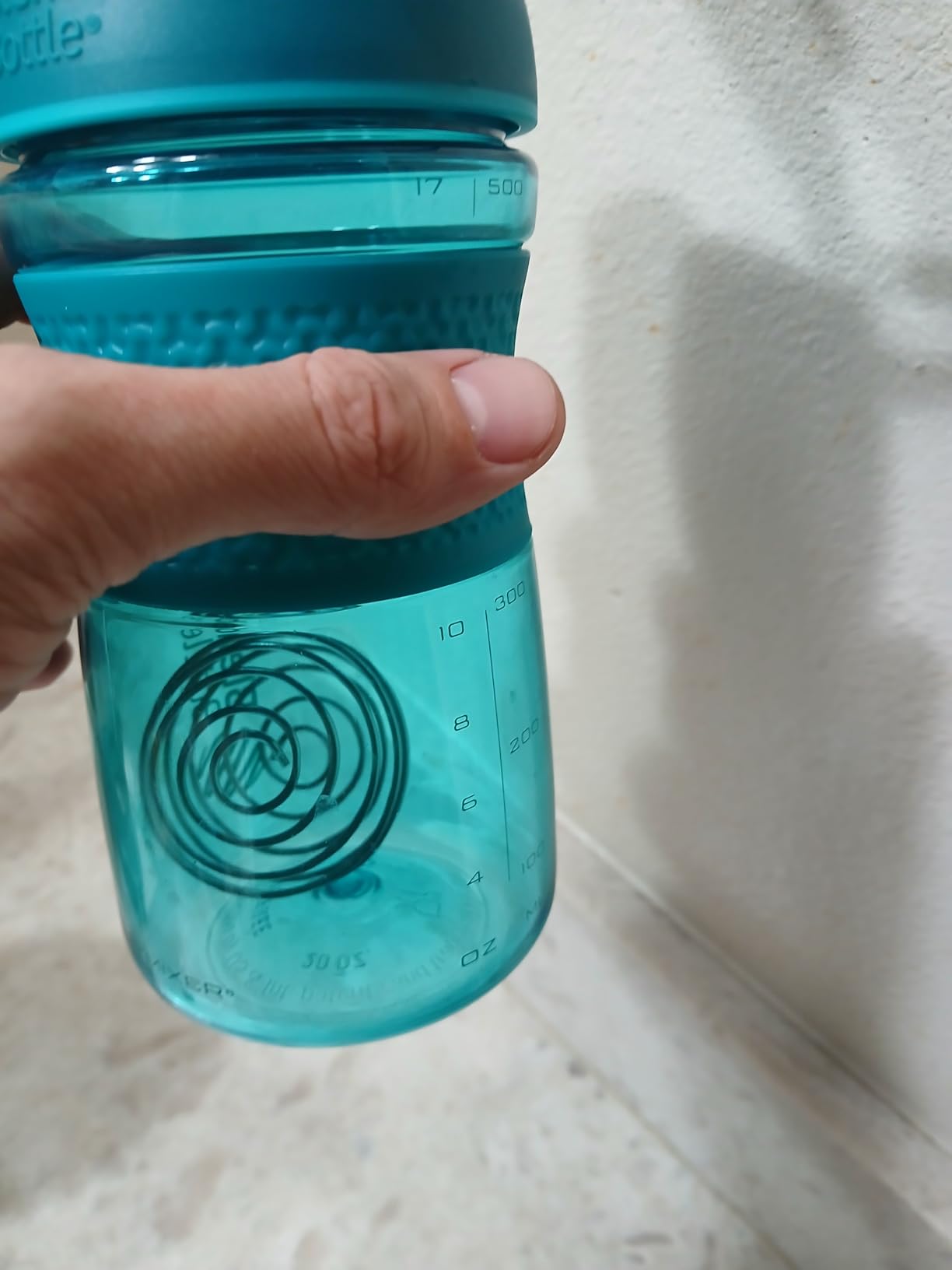 BlenderBottle SportMixer Shaker Bottle Perfect for Protein Shakes and Pre Workout, 20-Ounce, Plum customer photo 1