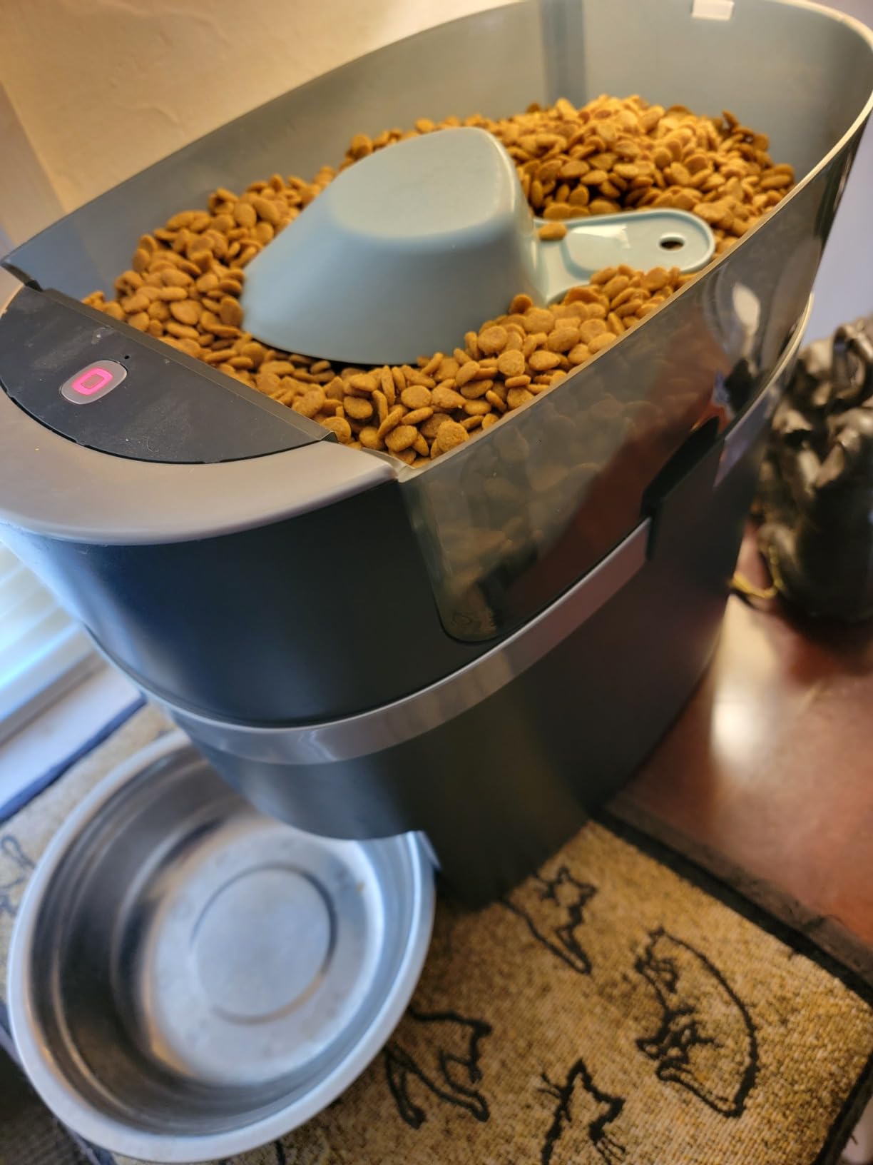 PetSafe Smart Feed Automatic Pet Feeder, 6L/24 Cup, Programmable | Alexa Enabled for Snack Feeding, App Alerts When Low/Empty, Slow Feed Setting, Backup Batteries Keep Meals on Schedule customer photo 1