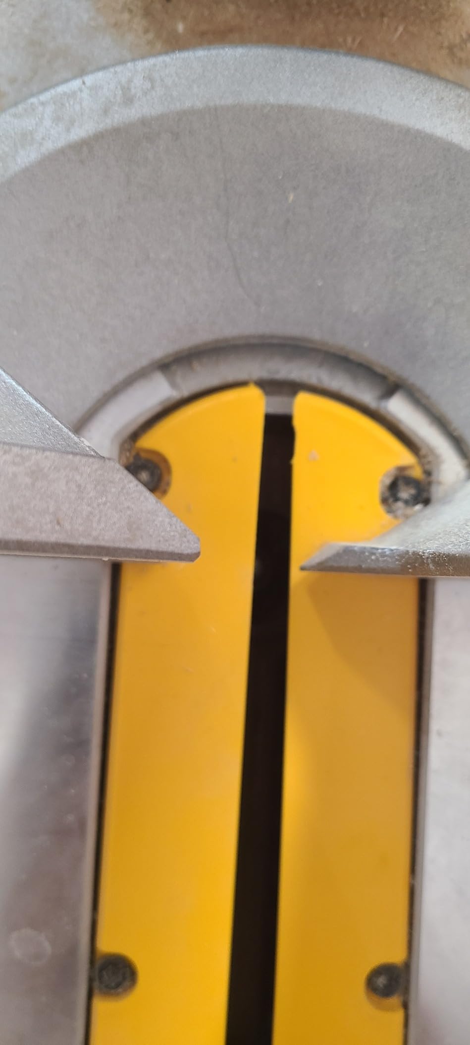 DEWALT 12-Inch Miter Saw, 15-Amp, Single Bevel, Compound (DWS715) customer photo 1