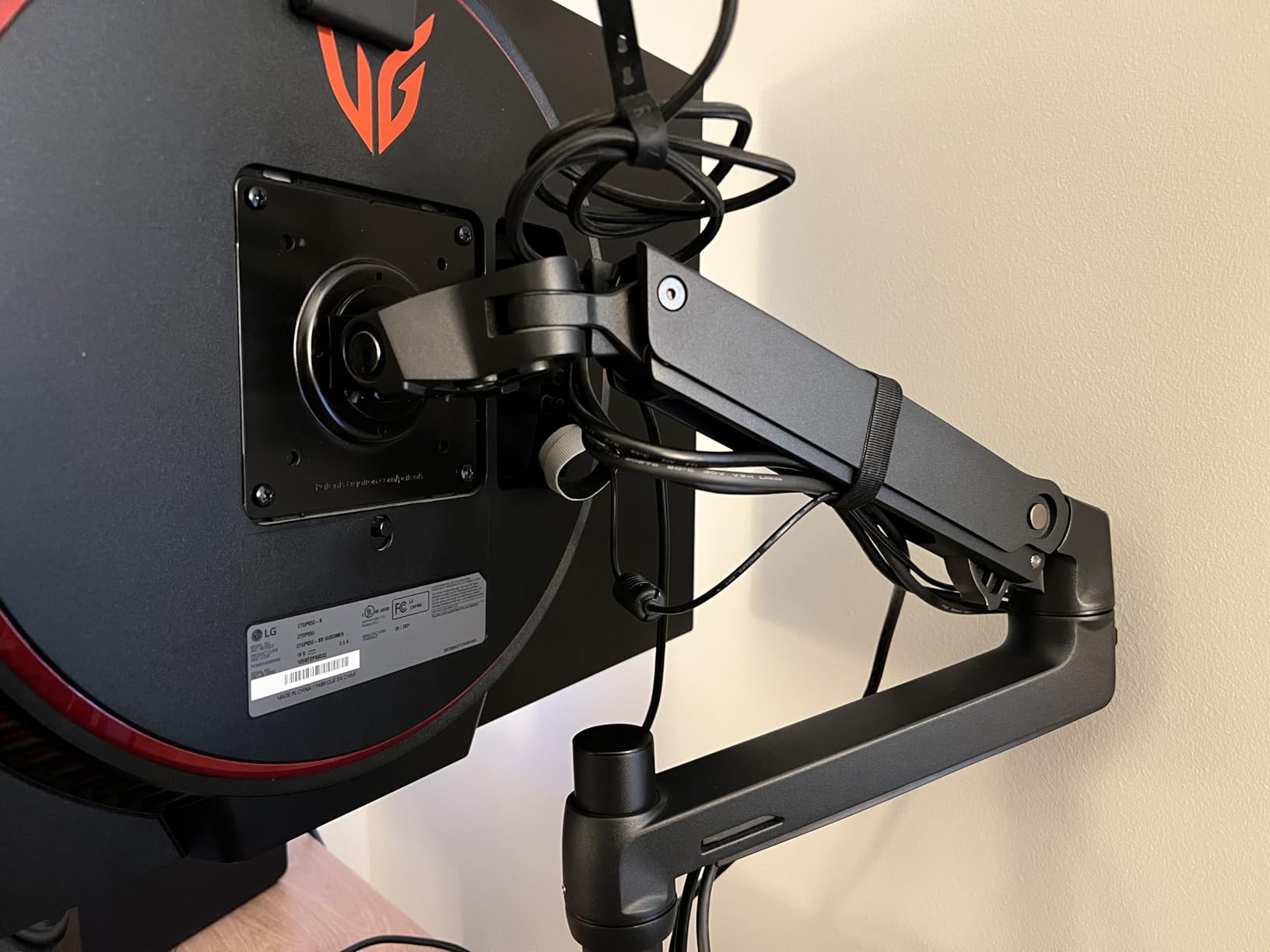 Ergotron LX Monitor Arm, Single Monitor Desk Mount - fits Flat Curved Ultrawide Computer Monitors up to 34 Inches, 7 to 25 lbs, VESA 75x75mm or 100x100mm customer photo 1
