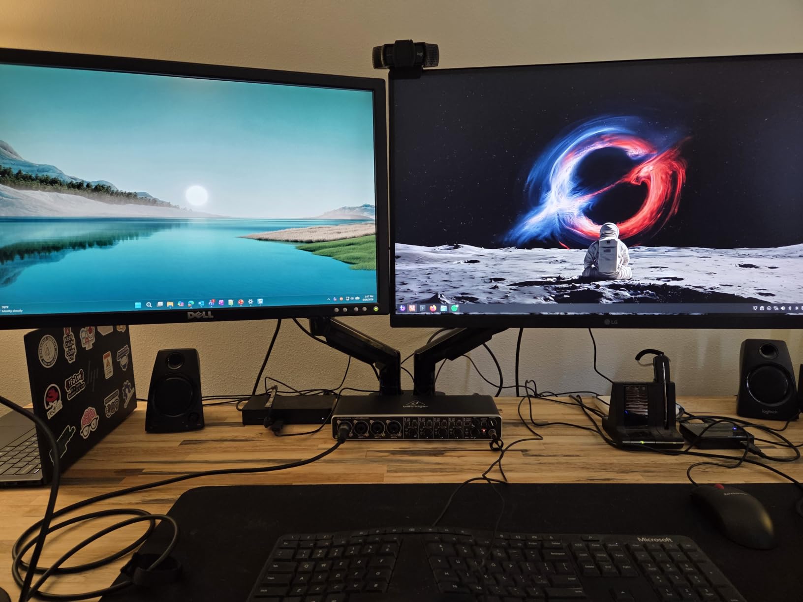 HUANUO FlowLift Dual Monitor Stand, Fully Adjustable Gaming Monitor Desk Mount for 13-32