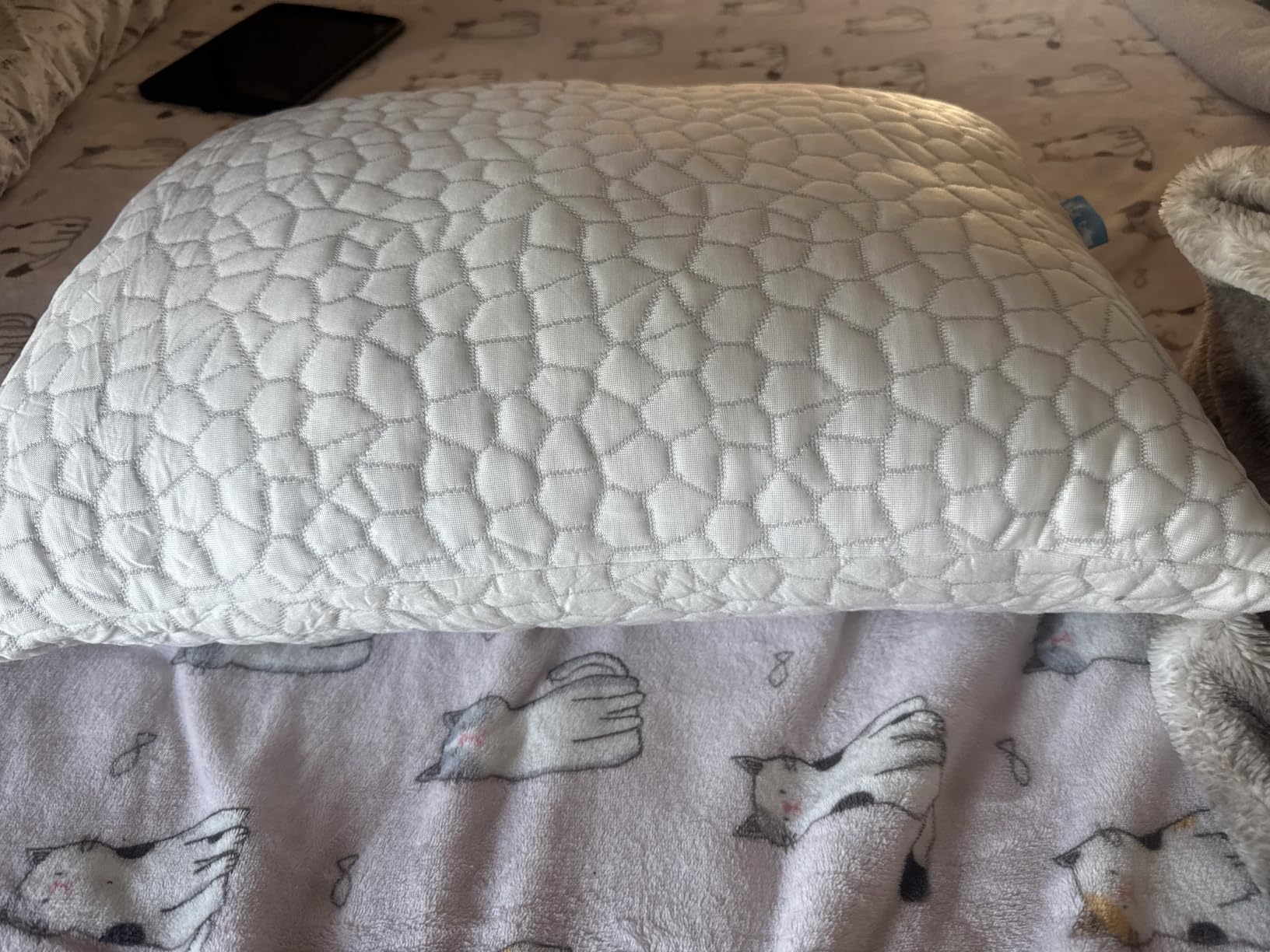QUTOOL Cooling Pillow for Sleeping, CertiPUR-US Shredded Memory Foam Queen Pillows Set of 2, Cool Pillow for Hot Sleepers Adjustable Firm Pillow for Side, Back, Stomach Sleepers Soft Yet Support,White customer photo 1