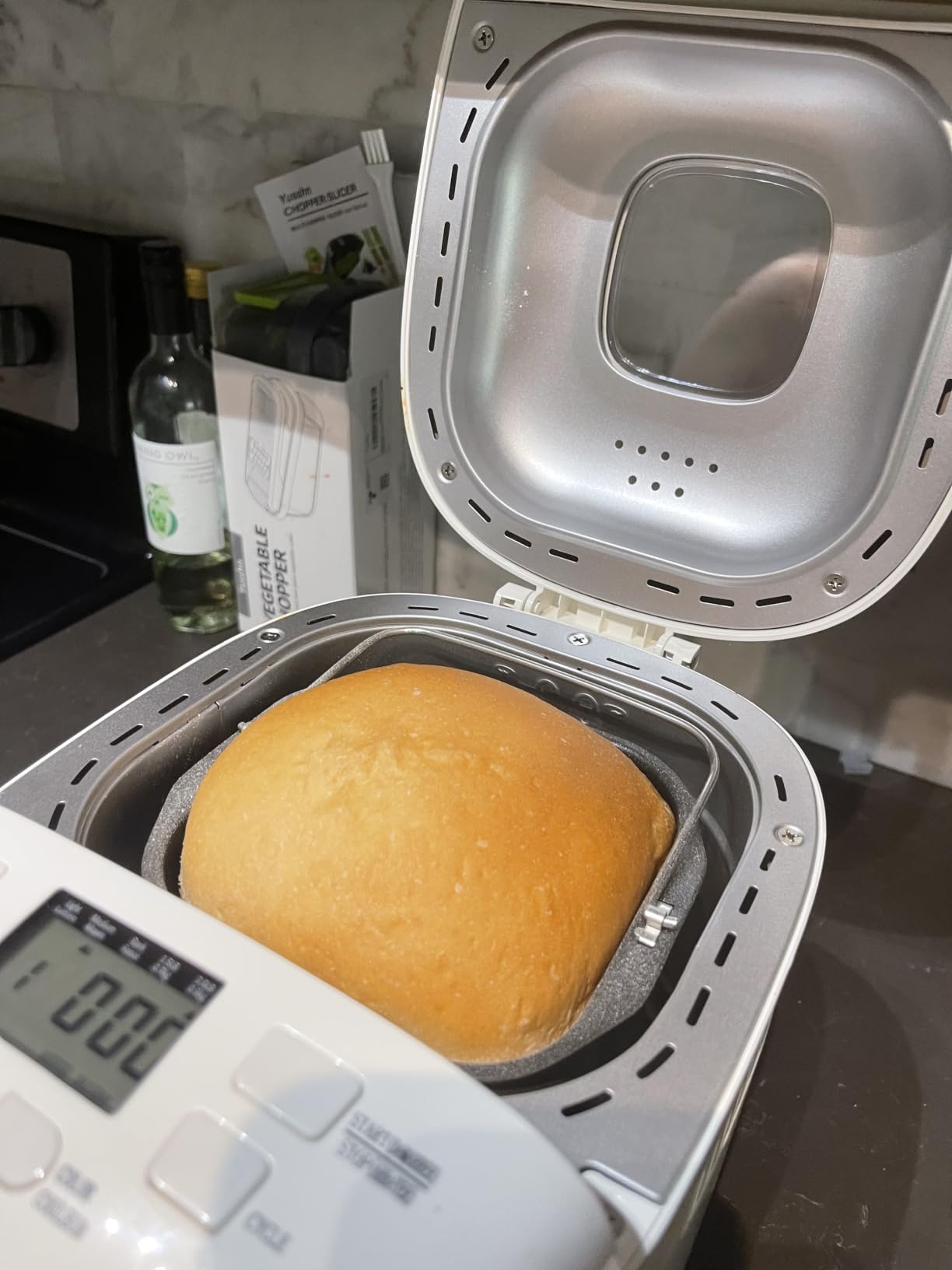 Amazon Basics Programmable Bread Maker, 2 Pound Non-Stick Automatic Bread Making Machine, 14 Settings for Breads, Doughs, Gluten-Free Options, ExpressBake, 3 Crust Colors, LCD Display, White customer photo 2