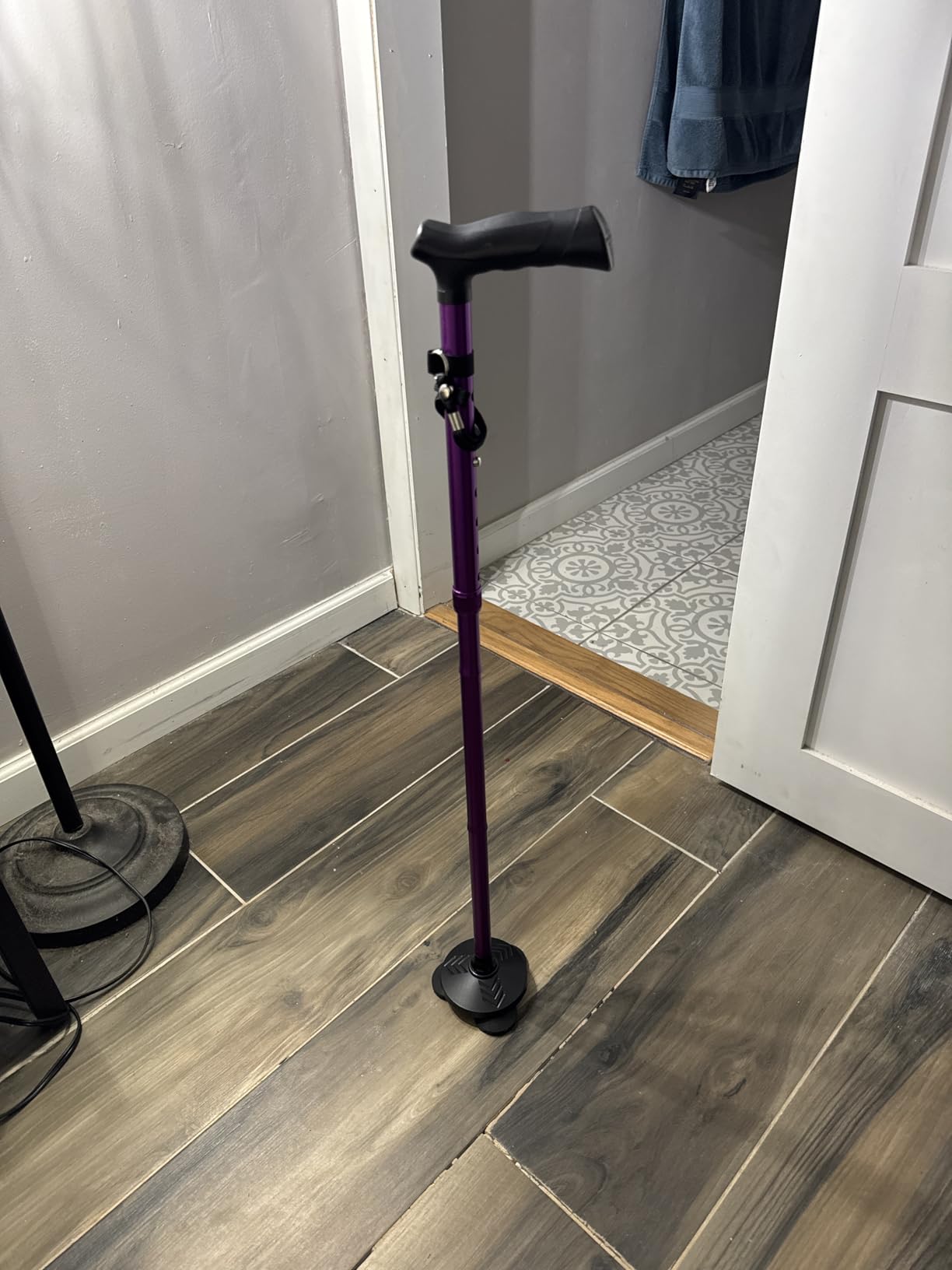 HONEYBULL Walking Cane for Men & Women Foldable, Adjustable, Heavy Duty, Free Standing, All Terrain, Collapsible Walking Sticks for Seniors & Adults customer photo 2