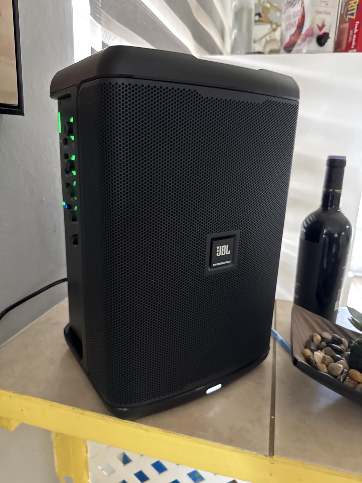 JBL Professional EON ONE Compact Ultra-Portable Battery Powered Wireless PA Speaker System with Bluetooth, Professional 4-Channel Mixer, and Lexicon Effects. Black customer photo 1