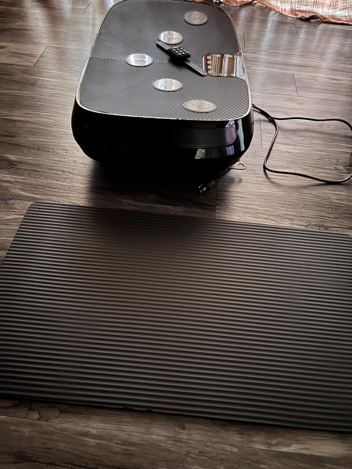 Lifepro Rumblex 4D Curved Vibration Plate Exercise Machine with 3 Motors | Calorie Tracking, 7 Modes, 60 Speeds, Bluetooth Speakers - Full Body Vibration Plate for Lymphatic Drainage & at Home Workout customer photo 1